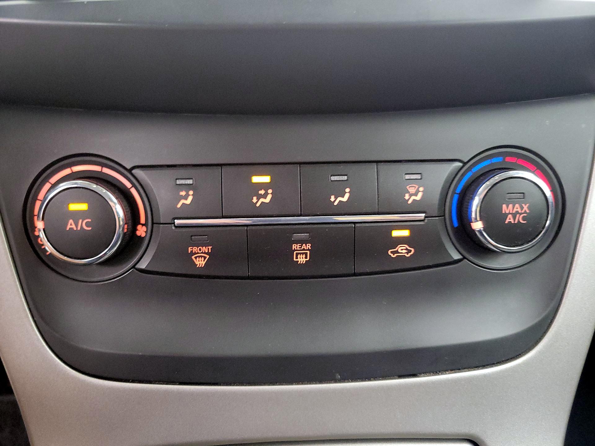 Thumbnail: 2015 Nissan Sentra - 16