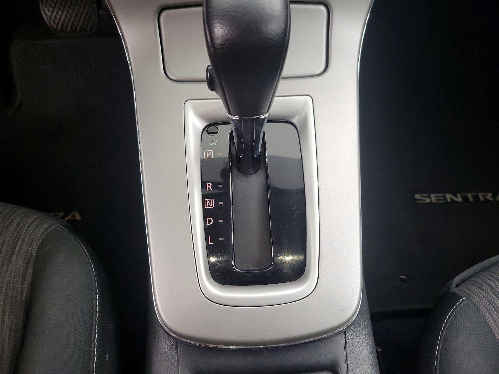 Thumbnail: 2015 Nissan Sentra - 17