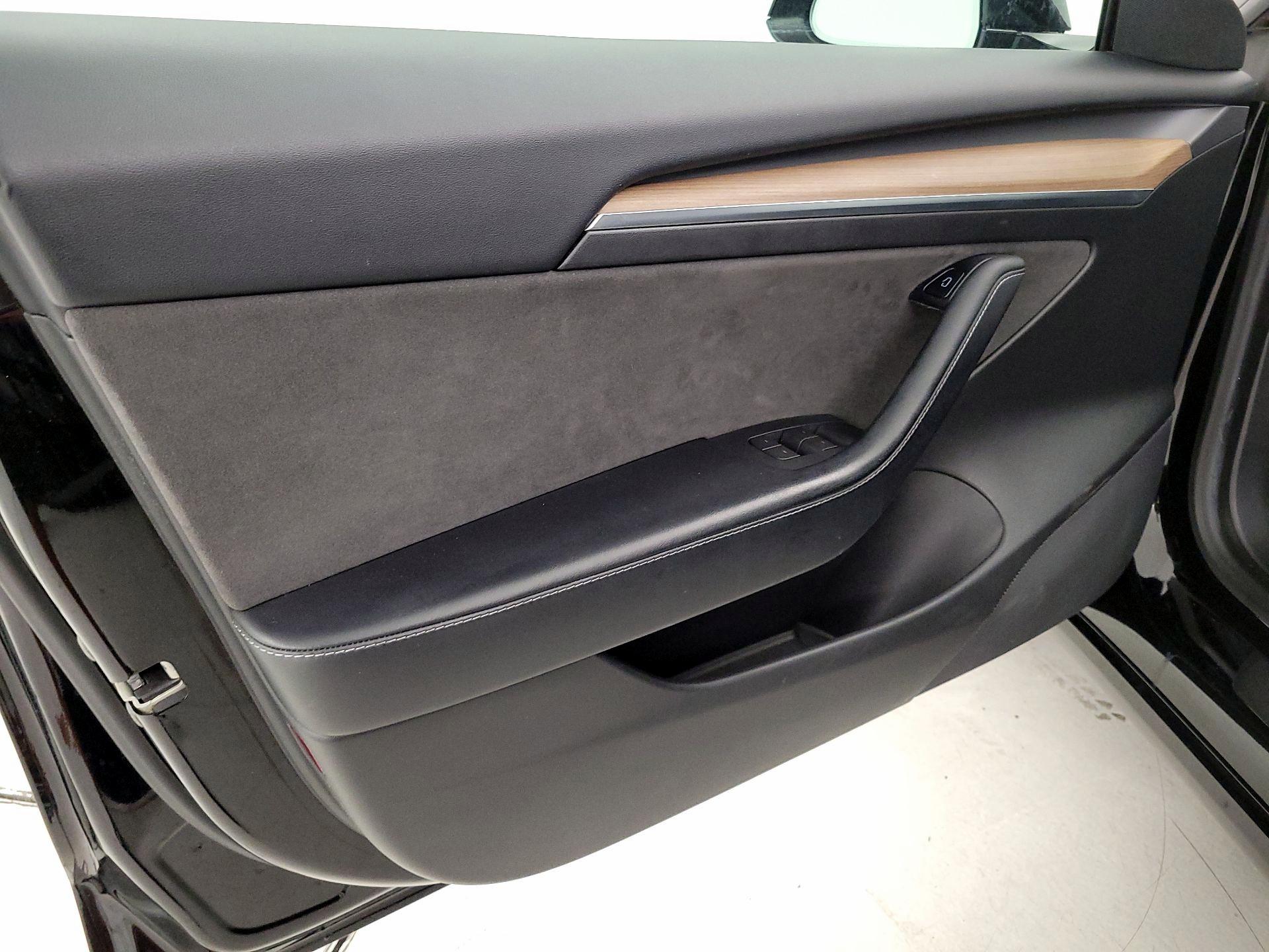 Thumbnail: 2021 Tesla Model 3 - 12
