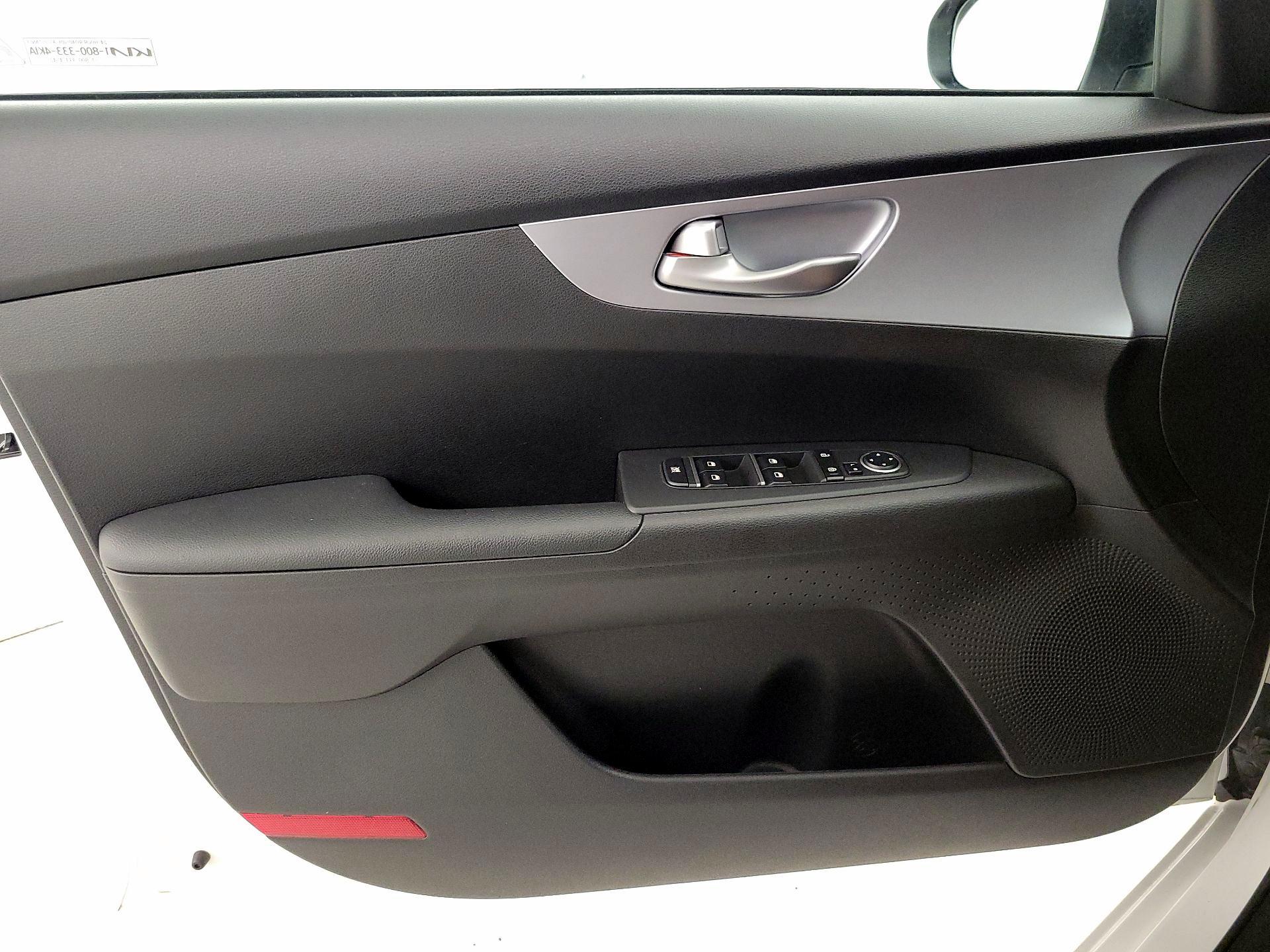 Thumbnail: 2023 Kia Forte - 12