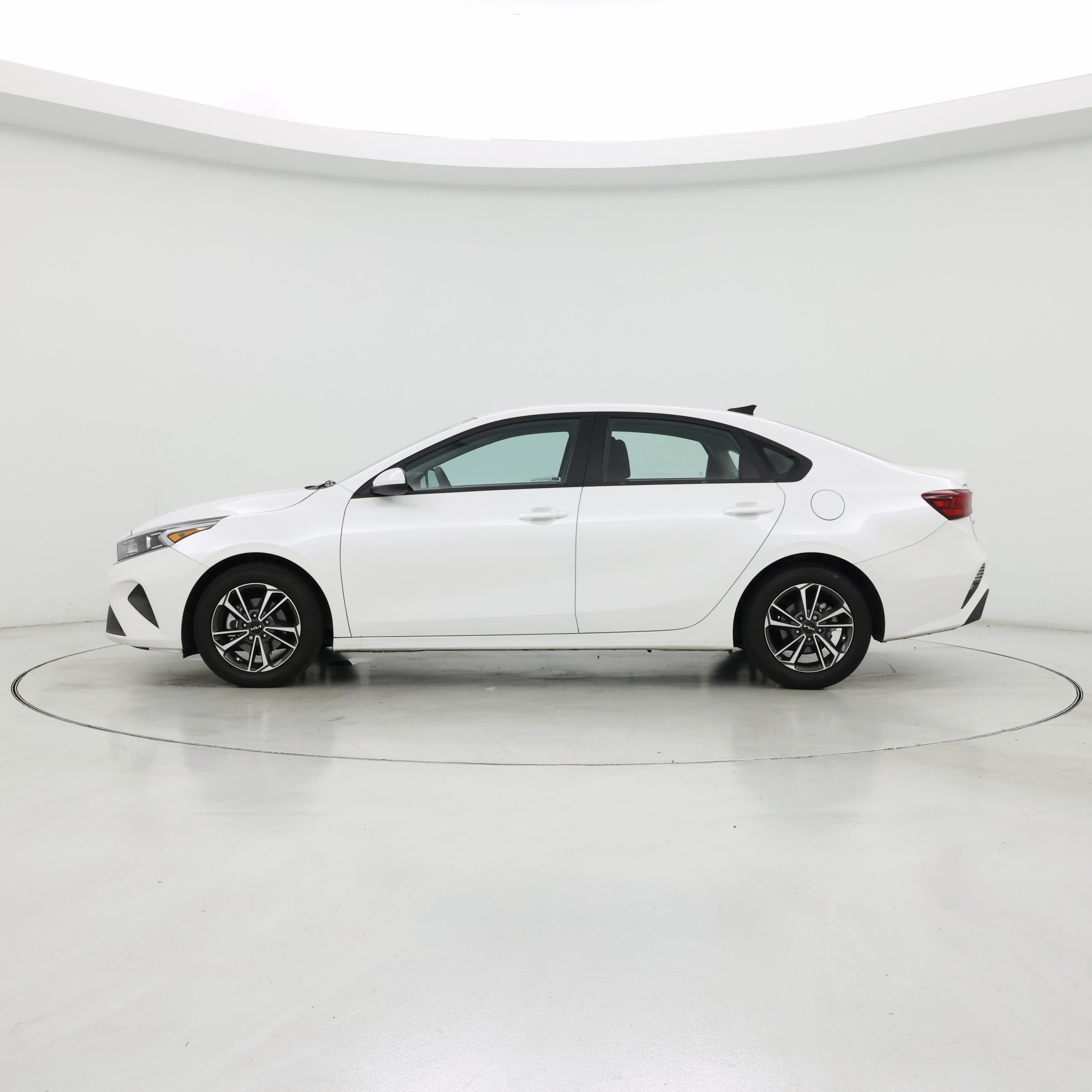 Thumbnail: 2023 Kia Forte - 3