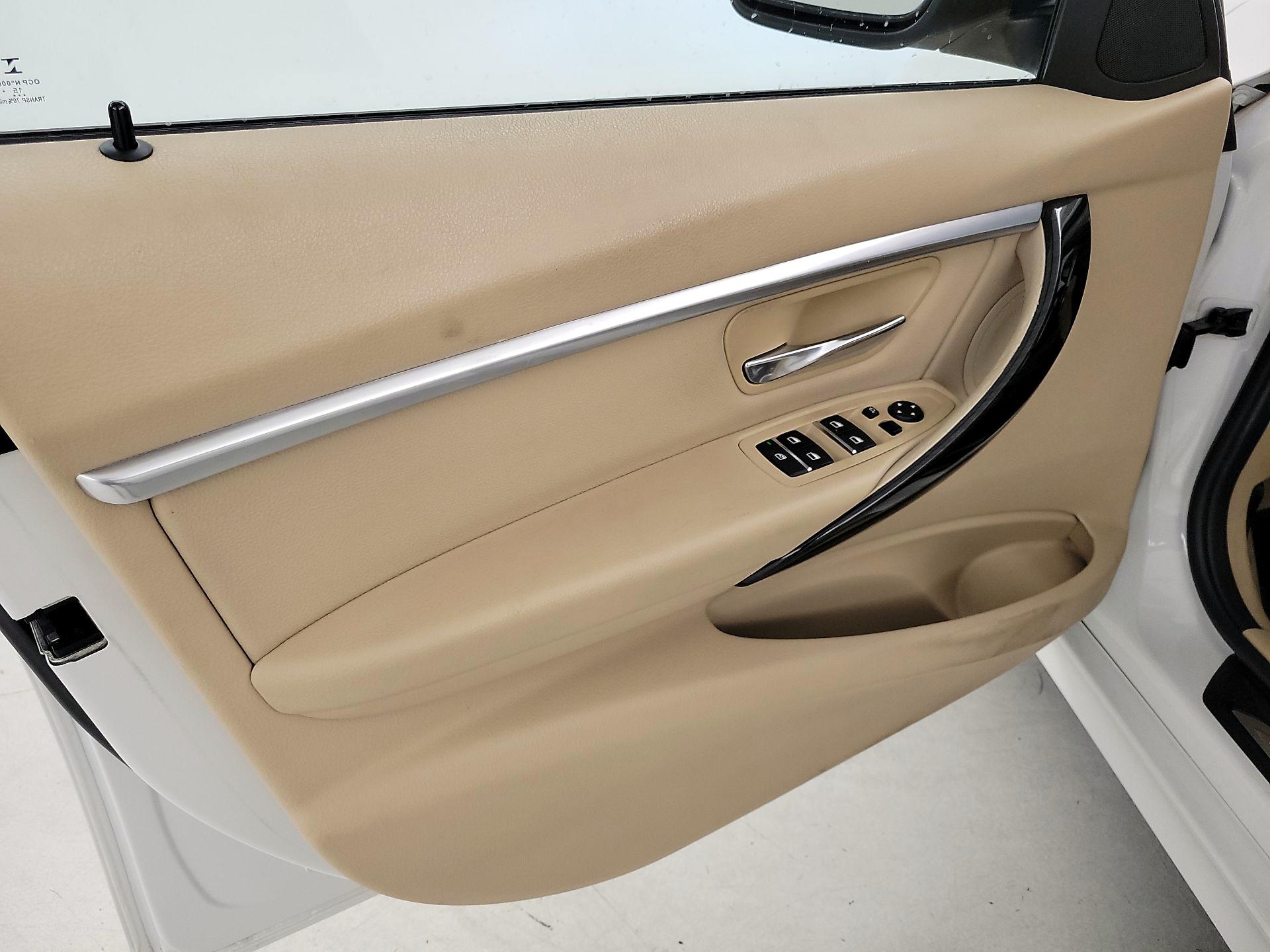 Thumbnail: 2016 BMW 3 Series - 12