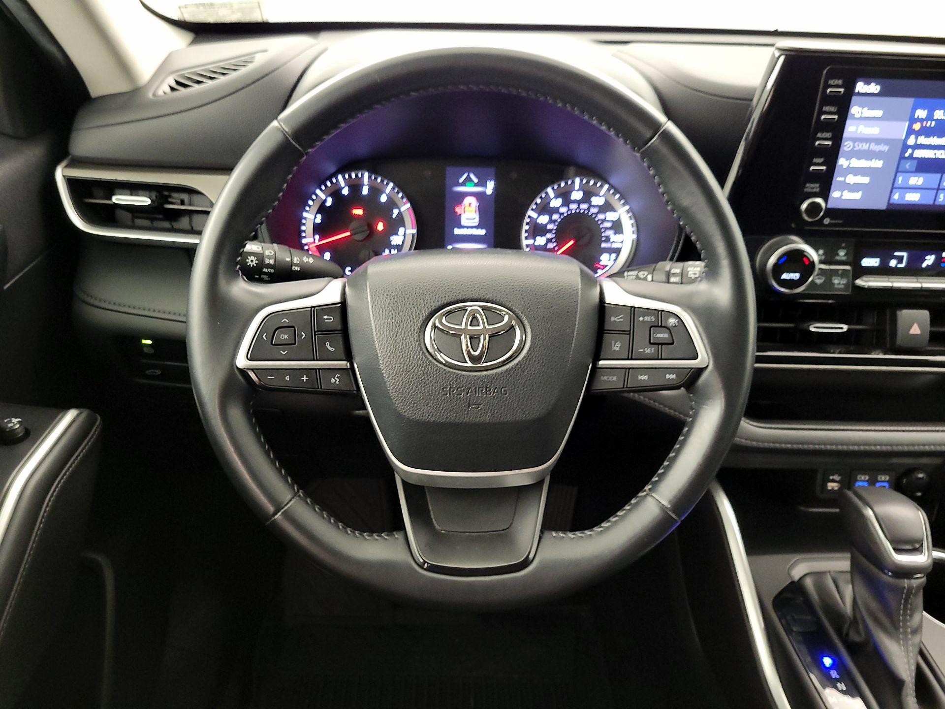 Thumbnail: 2022 Toyota Highlander - 10