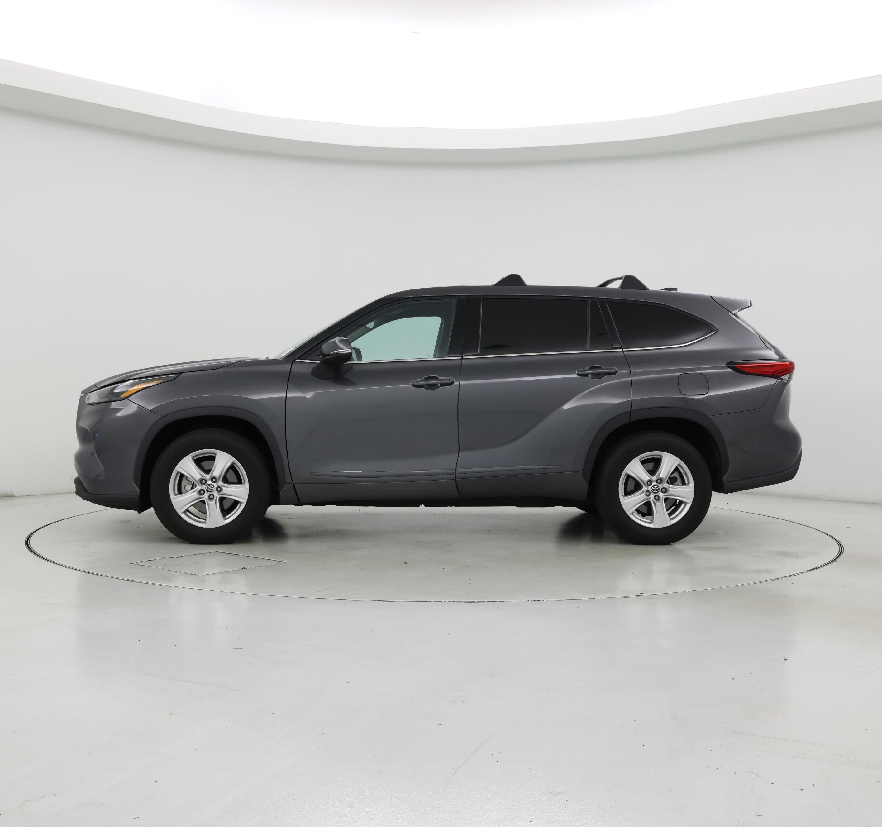 Thumbnail: 2022 Toyota Highlander - 3