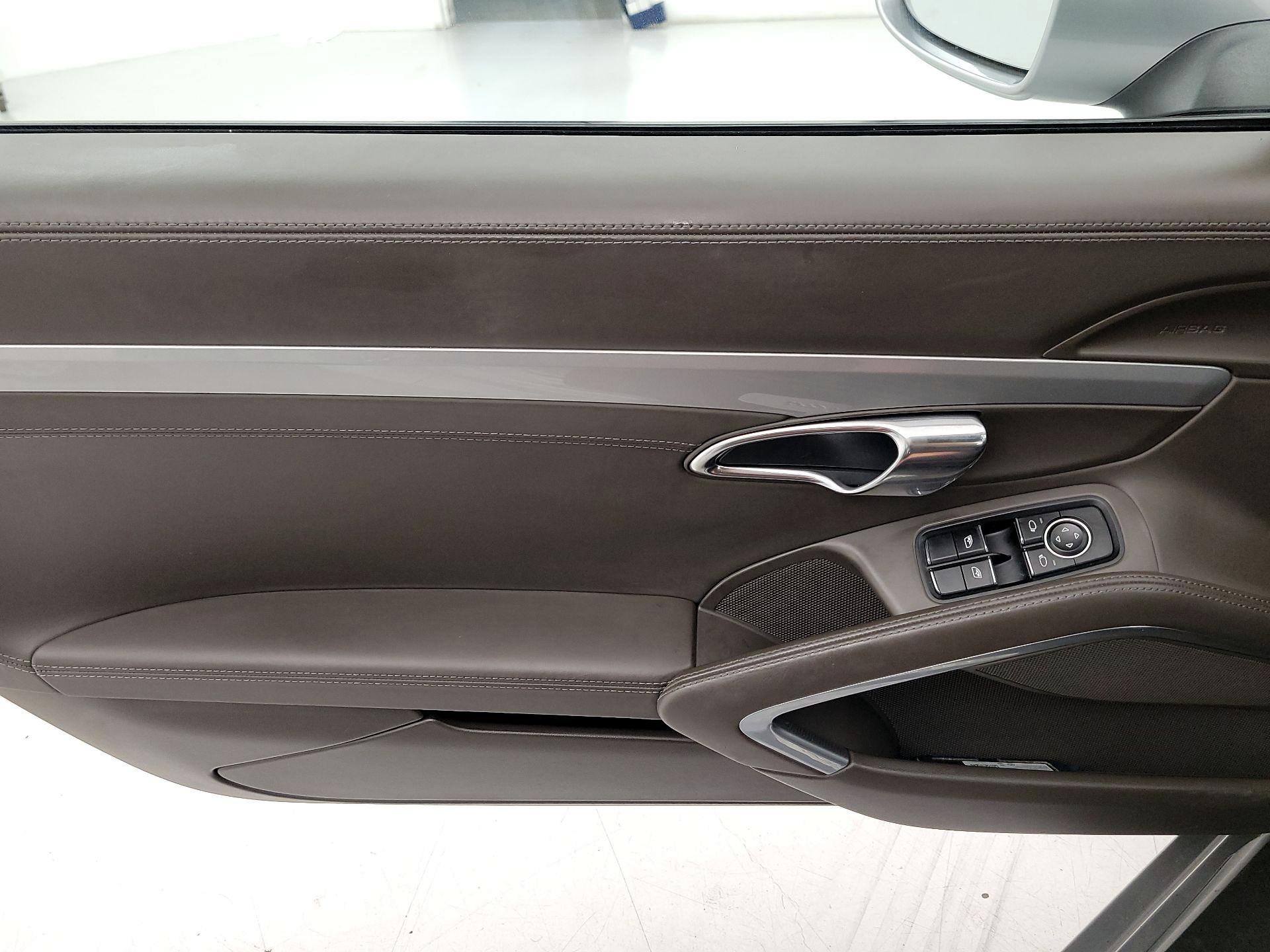 Thumbnail: 2016 Porsche Cayman - 12