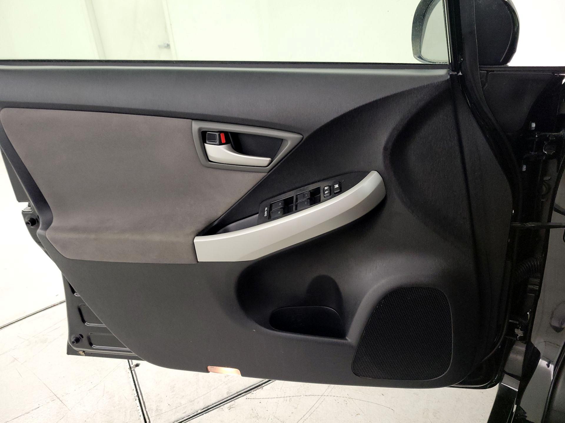 Thumbnail: 2015 Toyota Prius - 12