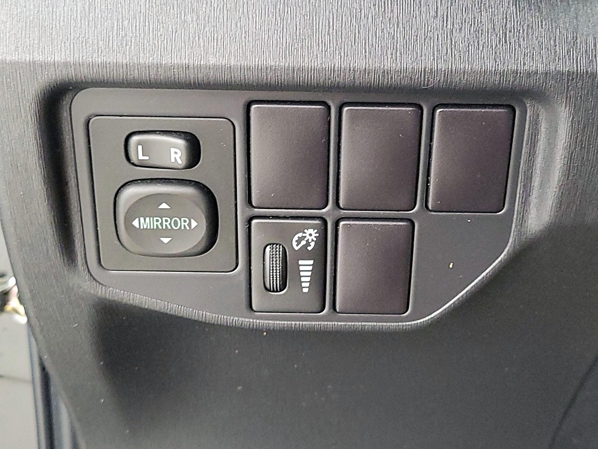 Thumbnail: 2015 Toyota Prius - 13
