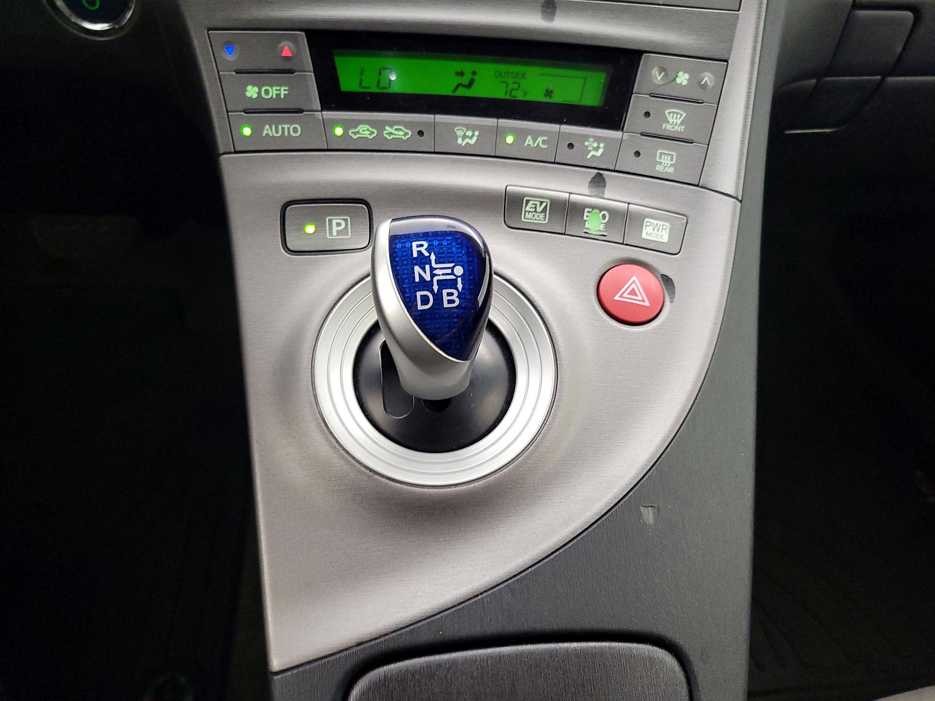 Thumbnail: 2015 Toyota Prius - 17