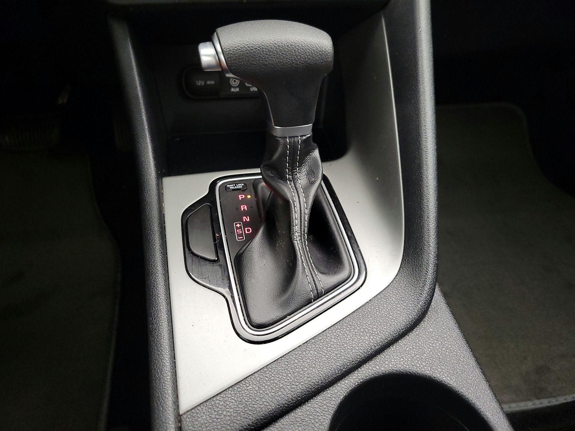 Thumbnail: 2017 Kia Niro - 17