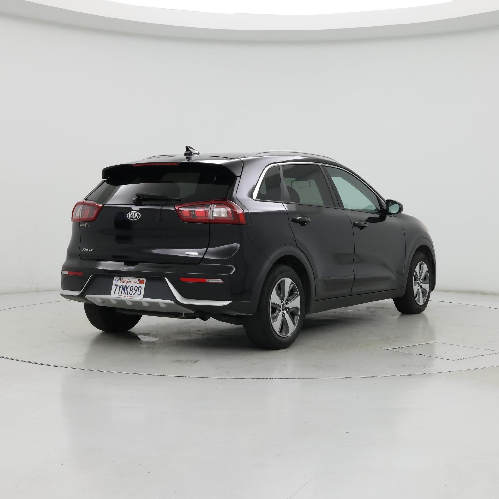 Thumbnail: 2017 Kia Niro - 8
