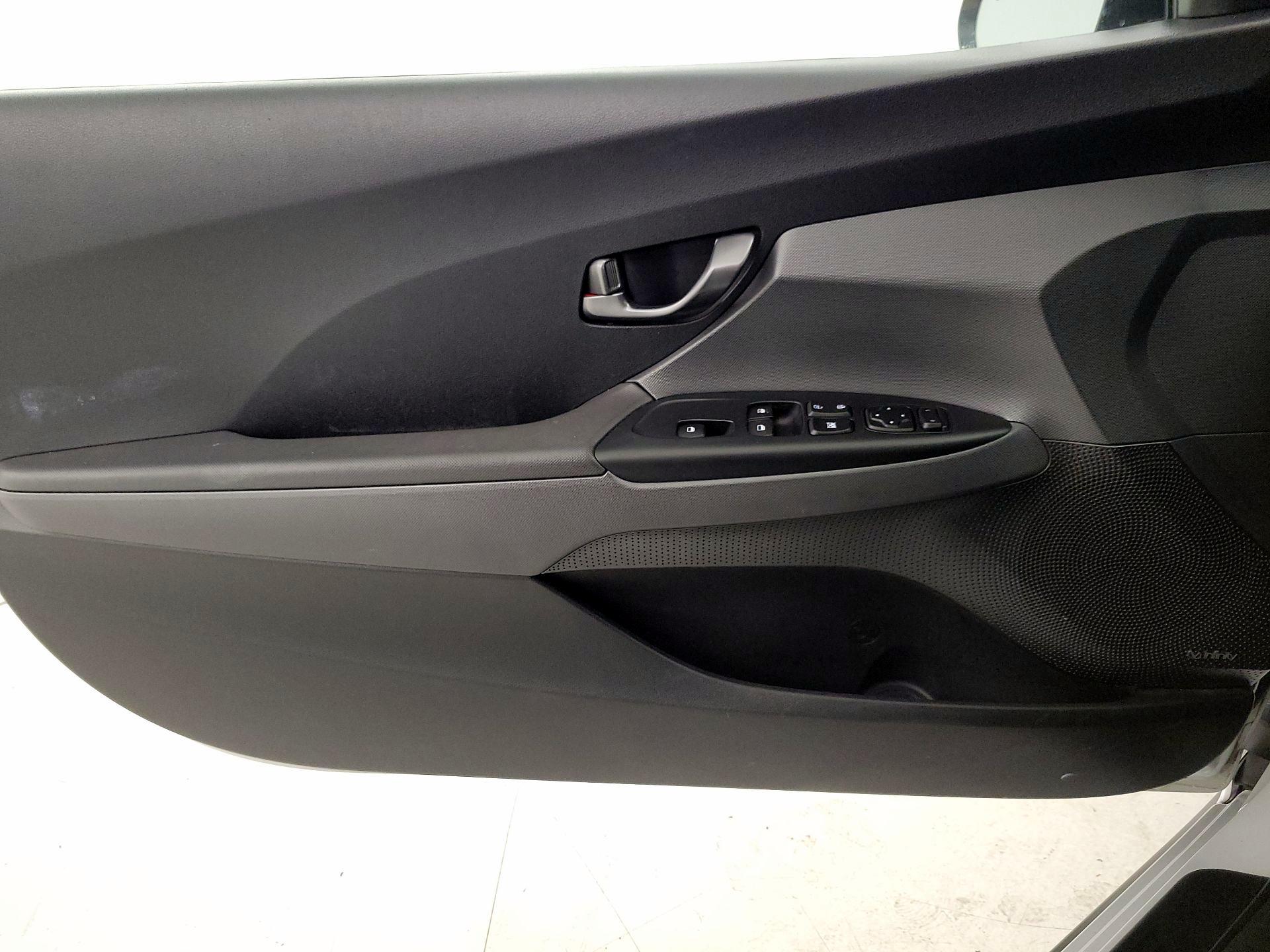 Thumbnail: 2019 Hyundai Veloster - 12