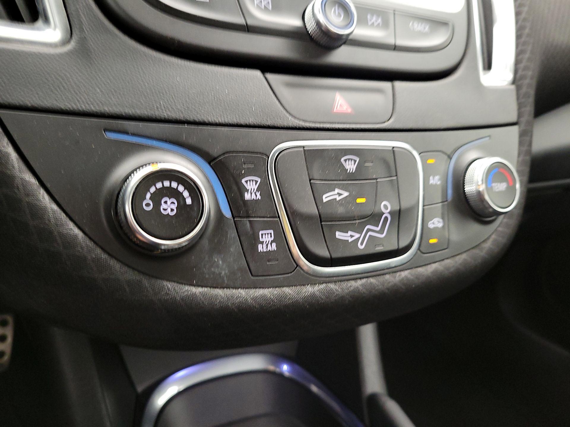 Thumbnail: 2016 Chevrolet Malibu - 16