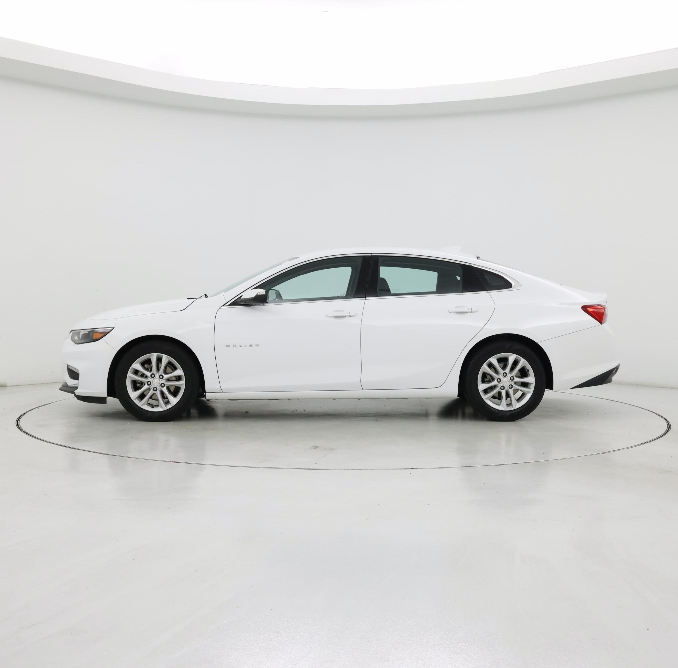 Thumbnail: 2016 Chevrolet Malibu - 3