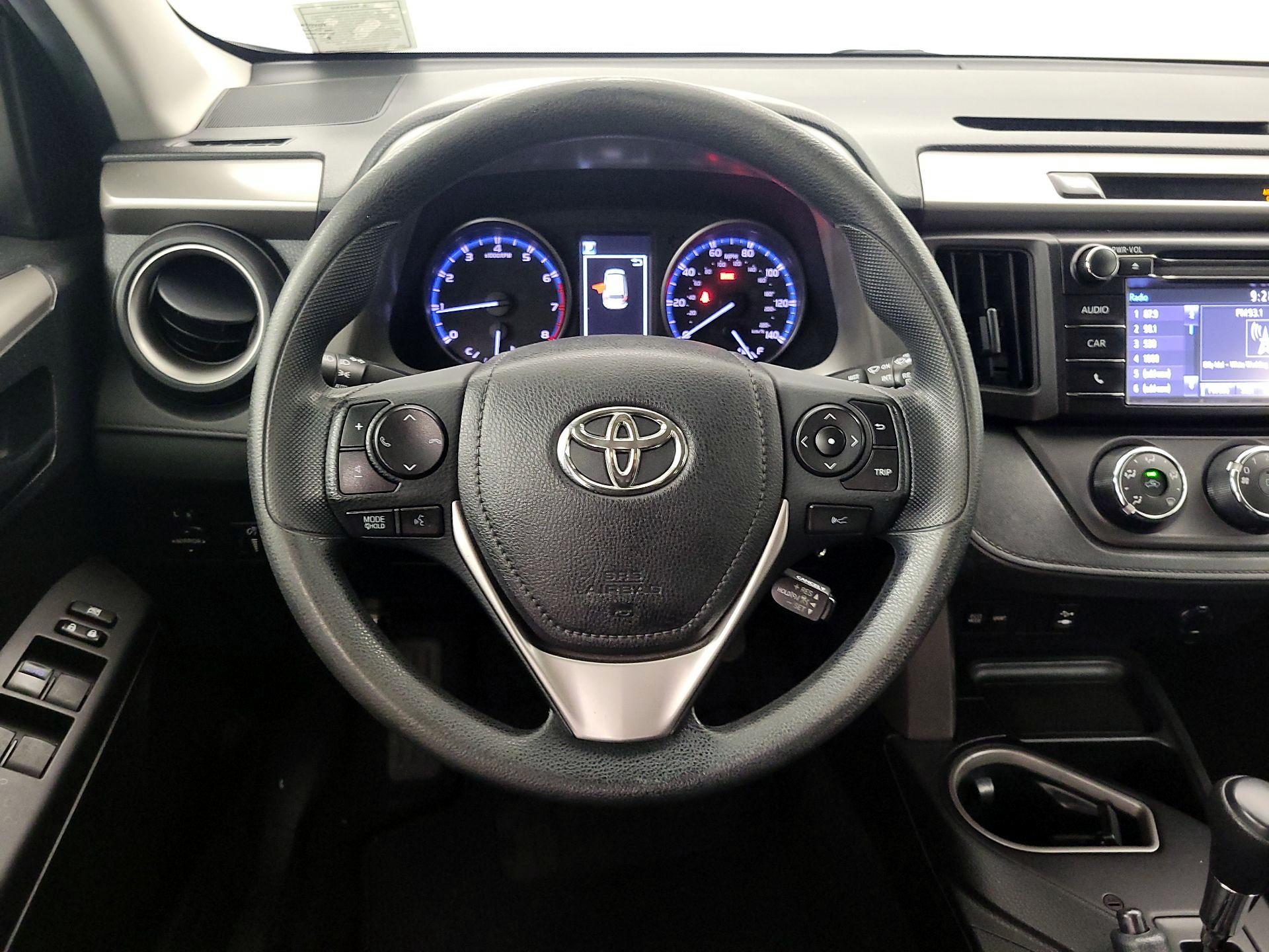 Thumbnail: 2018 Toyota RAV4 - 10