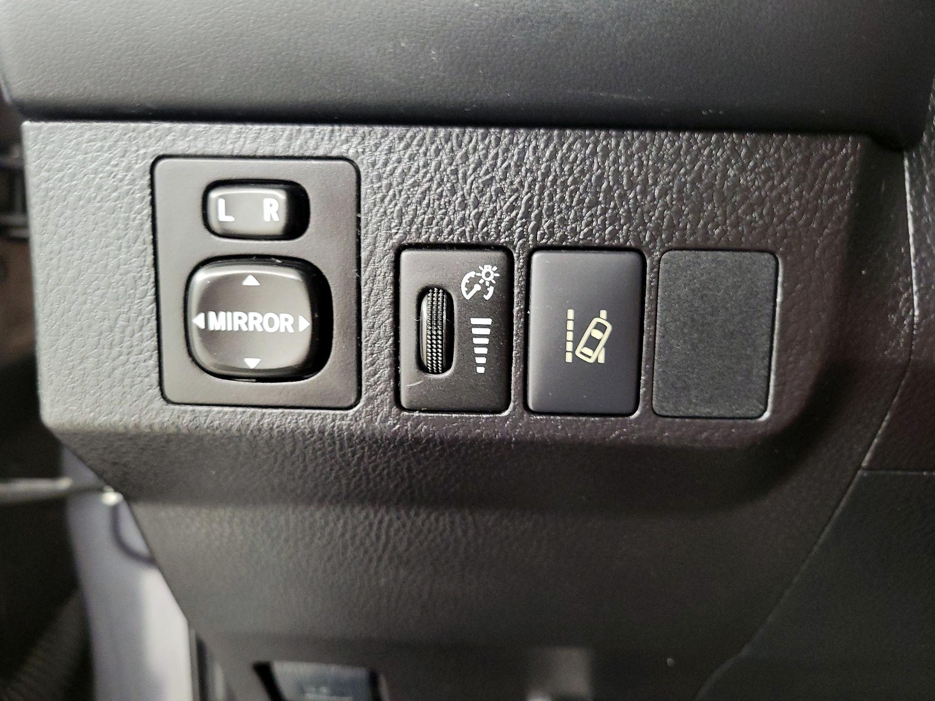 Thumbnail: 2018 Toyota RAV4 - 13