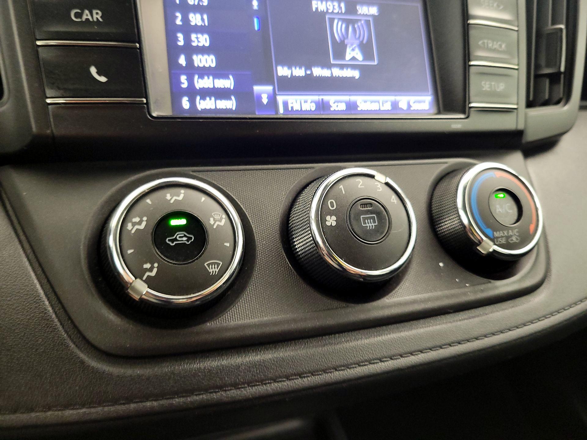 Thumbnail: 2018 Toyota RAV4 - 16