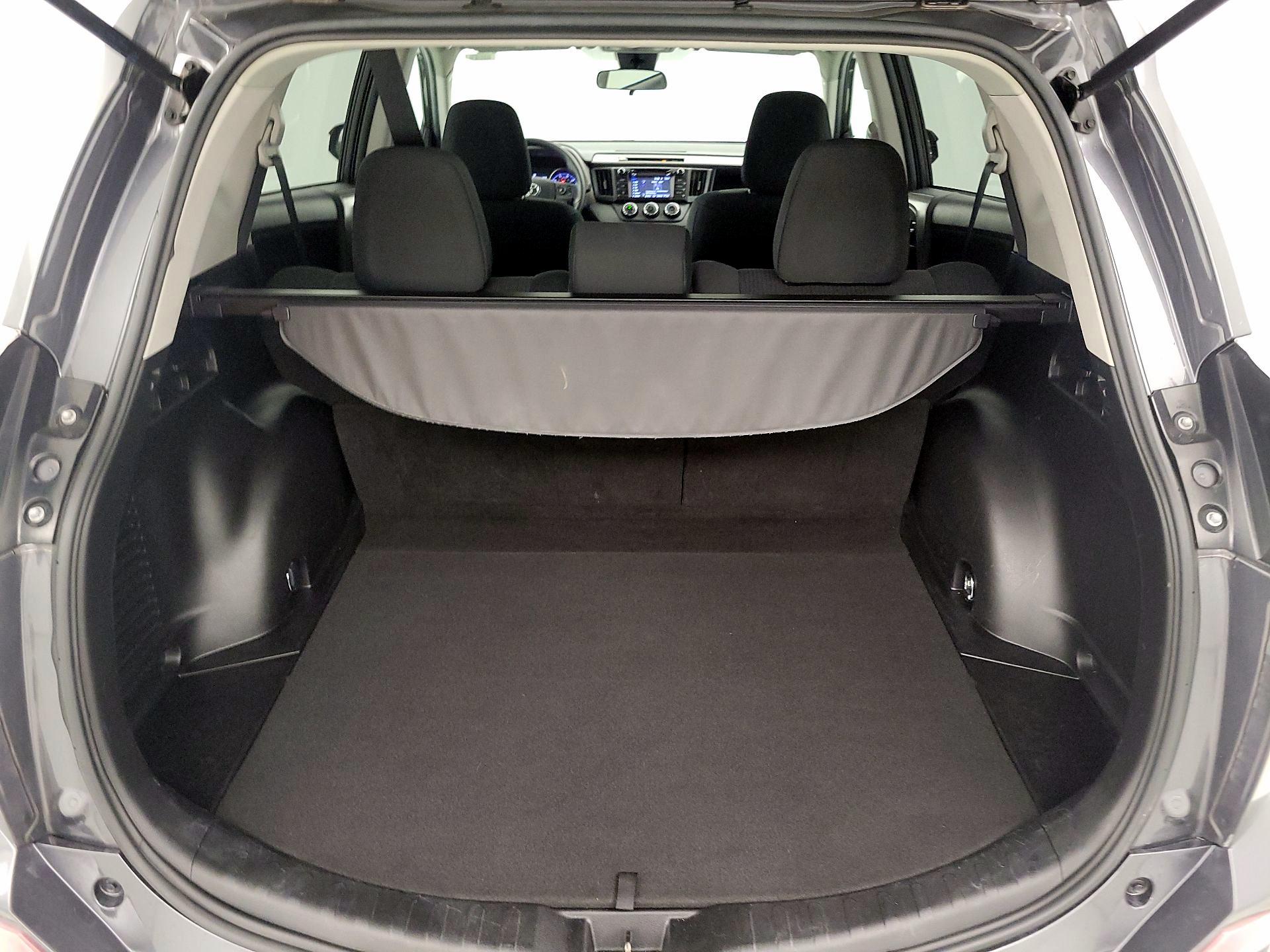 Thumbnail: 2018 Toyota RAV4 - 20