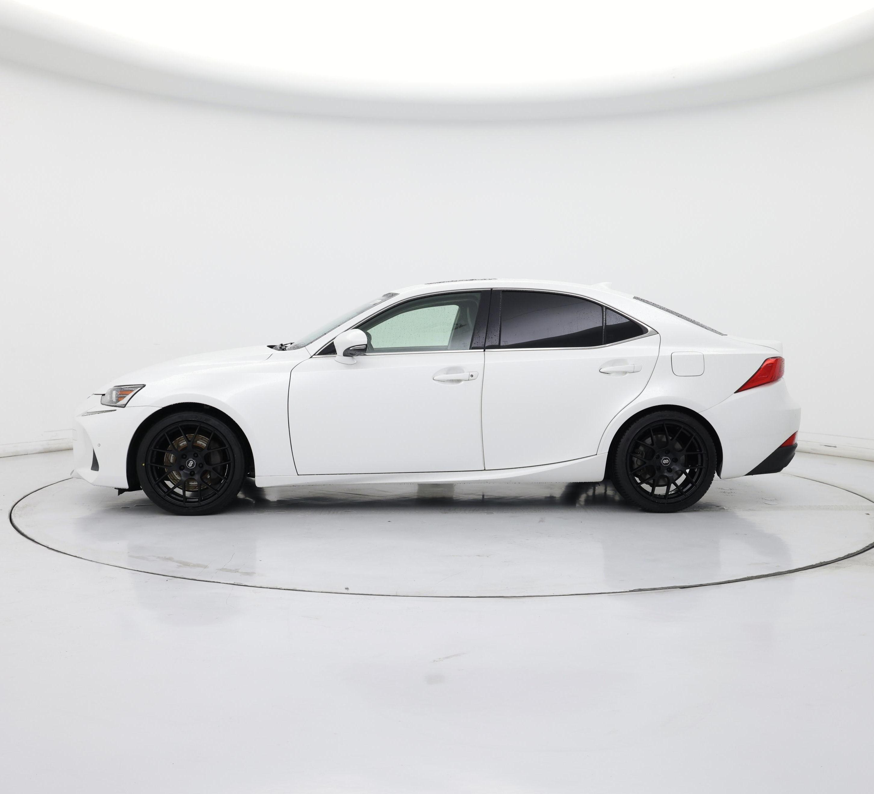 Thumbnail: 2018 Lexus IS - 3
