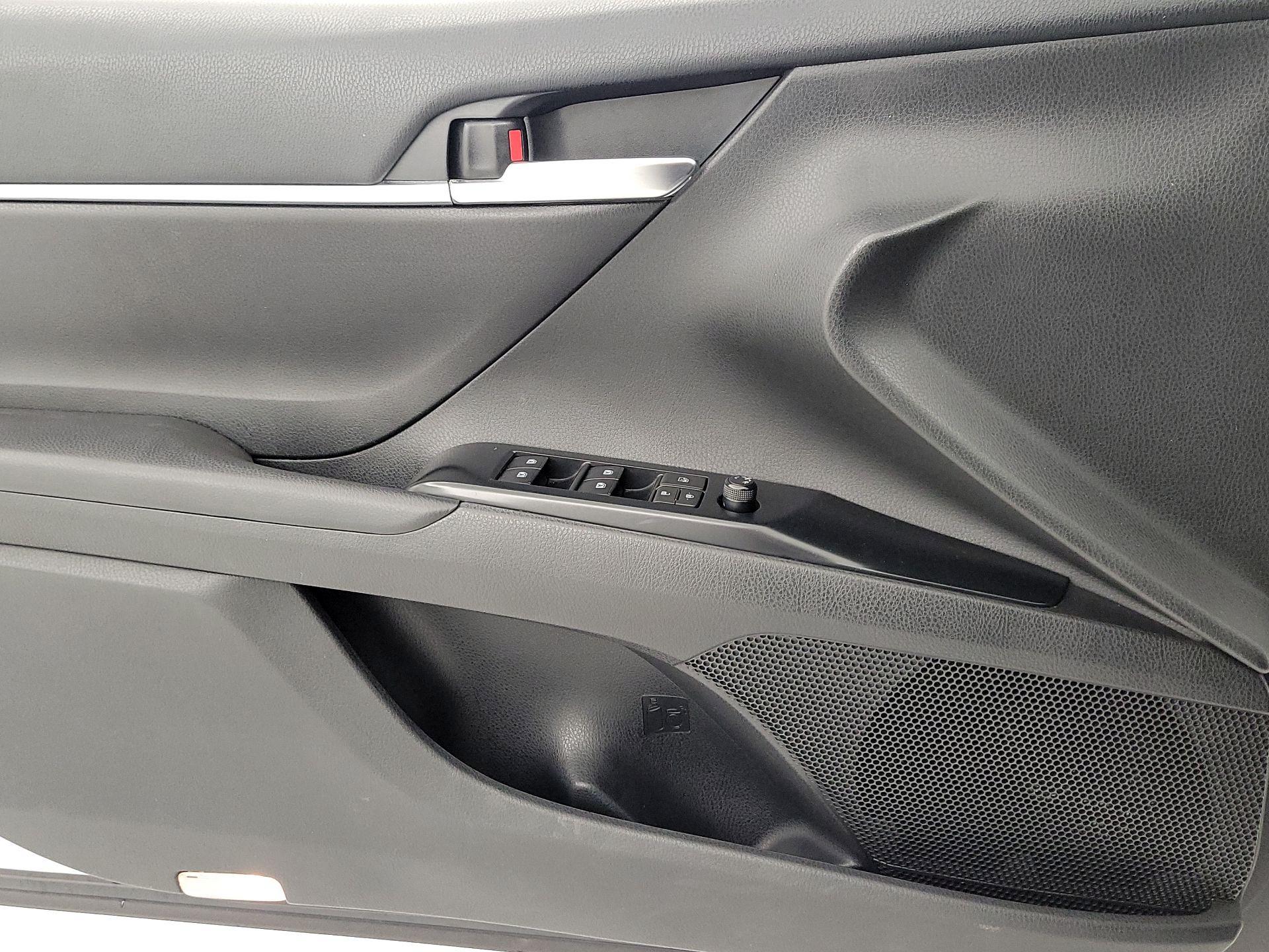 Thumbnail: 2019 Toyota Camry - 12