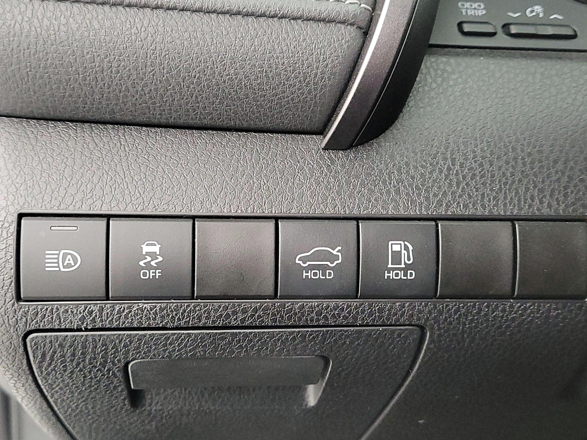 Thumbnail: 2019 Toyota Camry - 13
