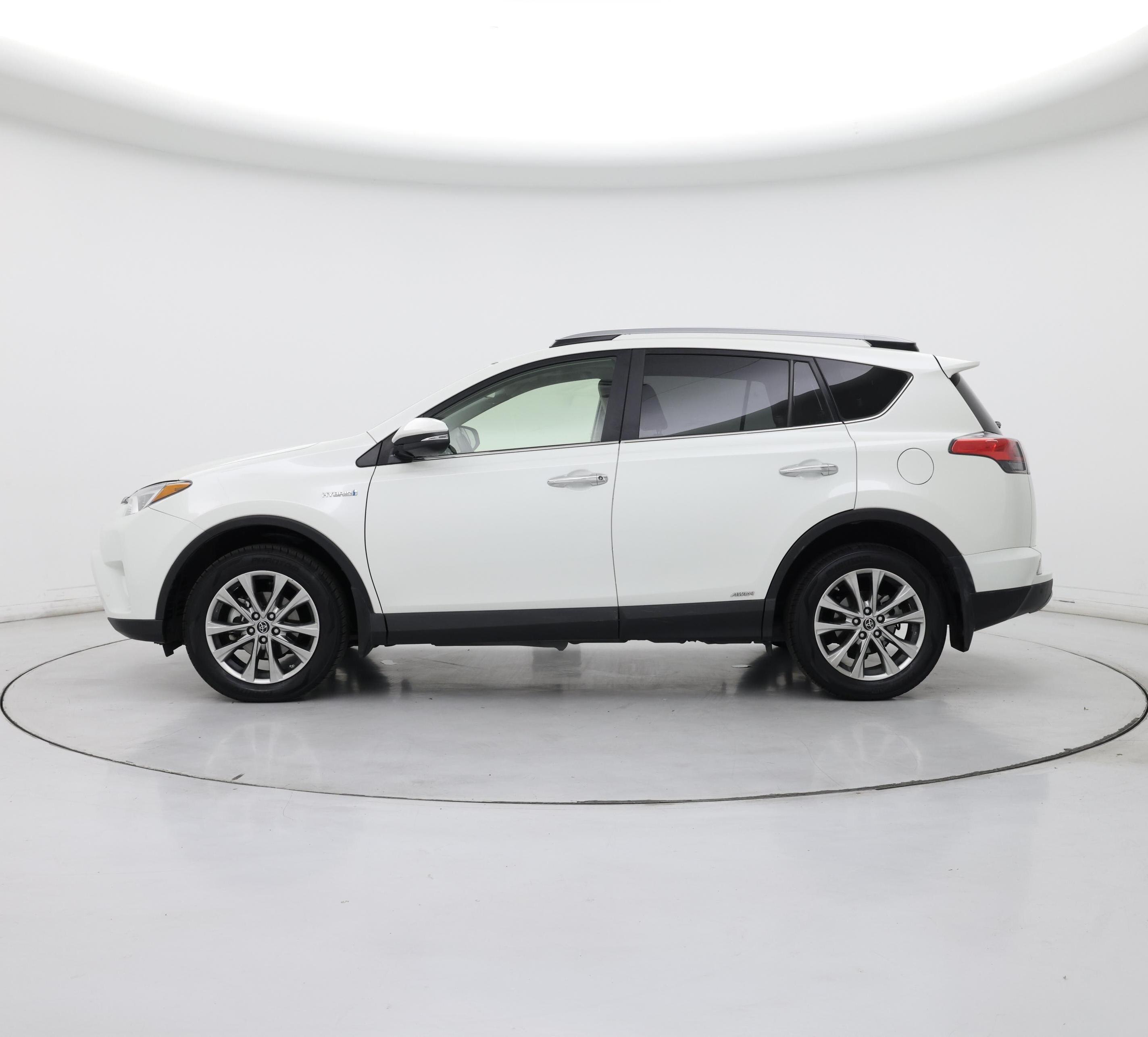 Thumbnail: 2017 Toyota RAV4 - 3