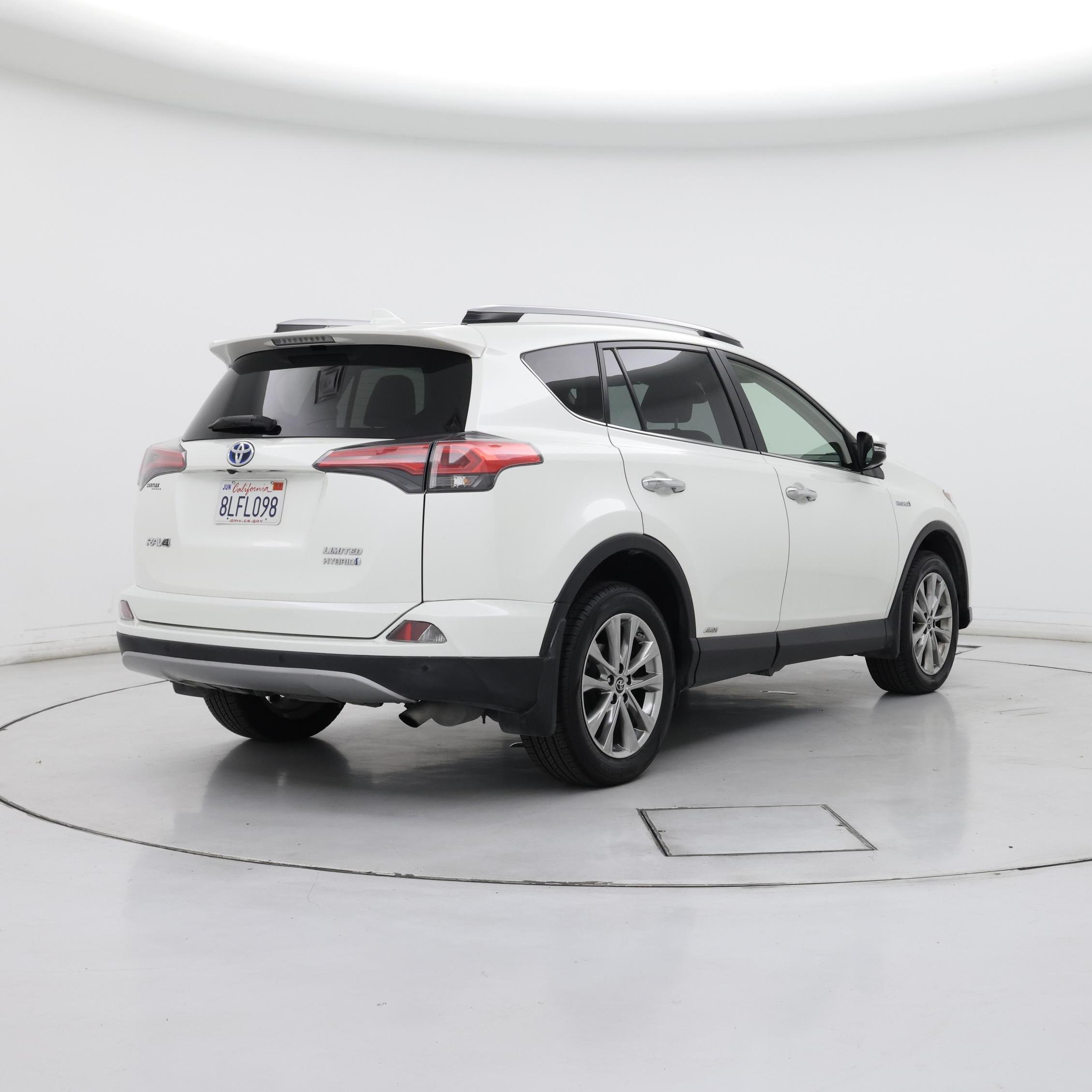 Thumbnail: 2017 Toyota RAV4 - 8