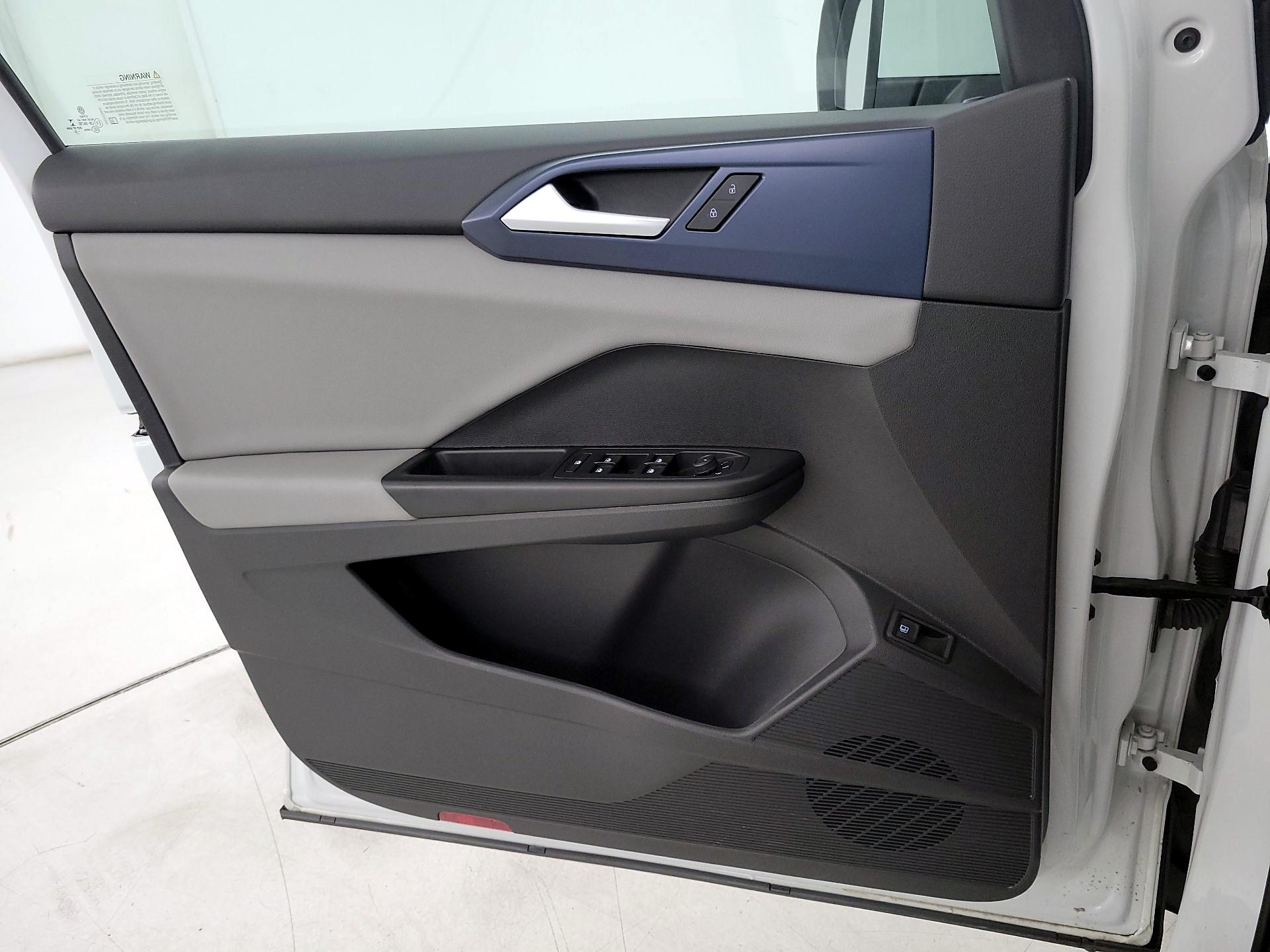 Thumbnail: 2022 Volkswagen Taos - 12