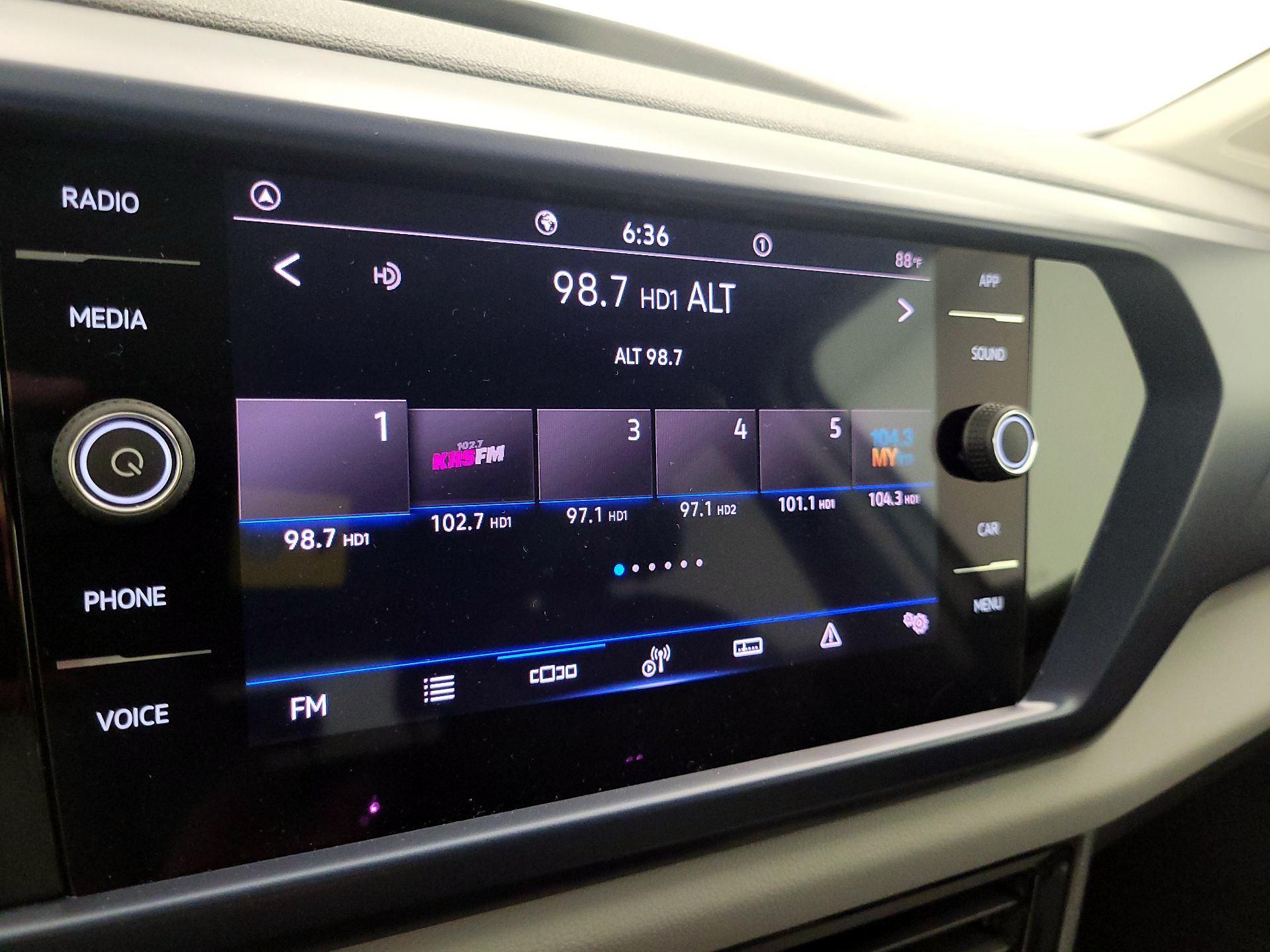 Thumbnail: 2022 Volkswagen Taos - 15