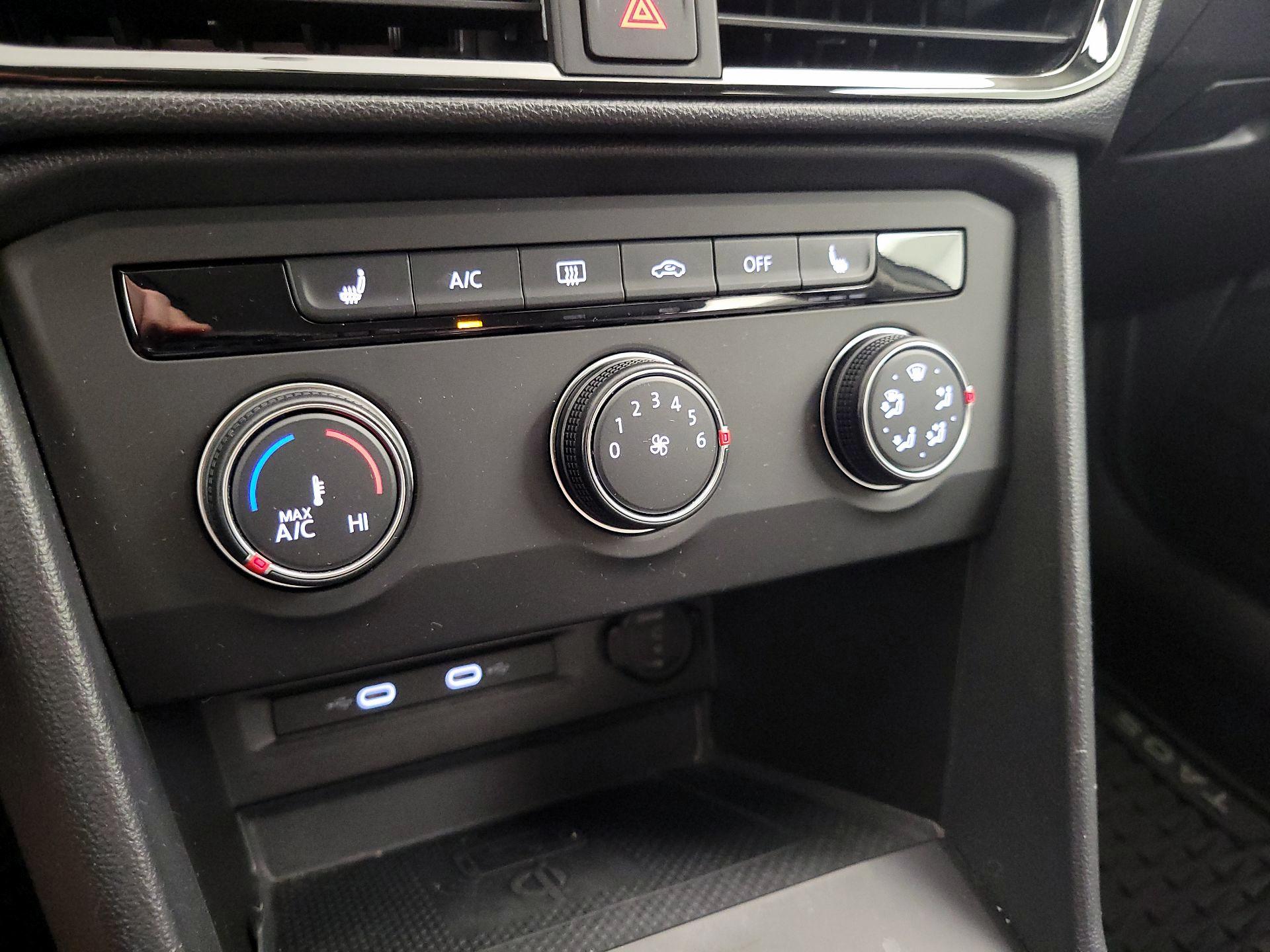 Thumbnail: 2022 Volkswagen Taos - 16