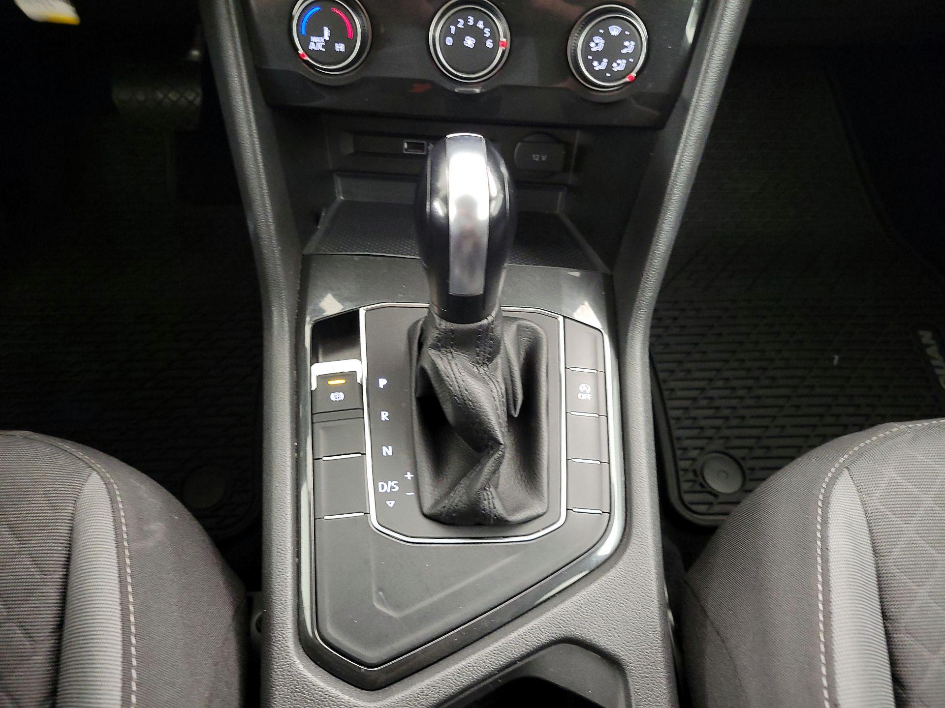 Thumbnail: 2019 Volkswagen Tiguan - 17