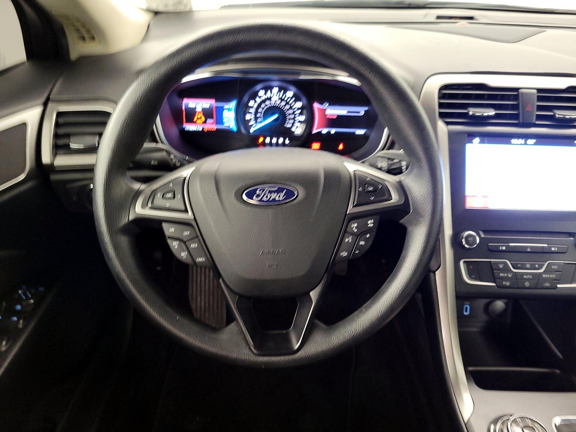 Thumbnail: 2017 Ford Fusion - 10
