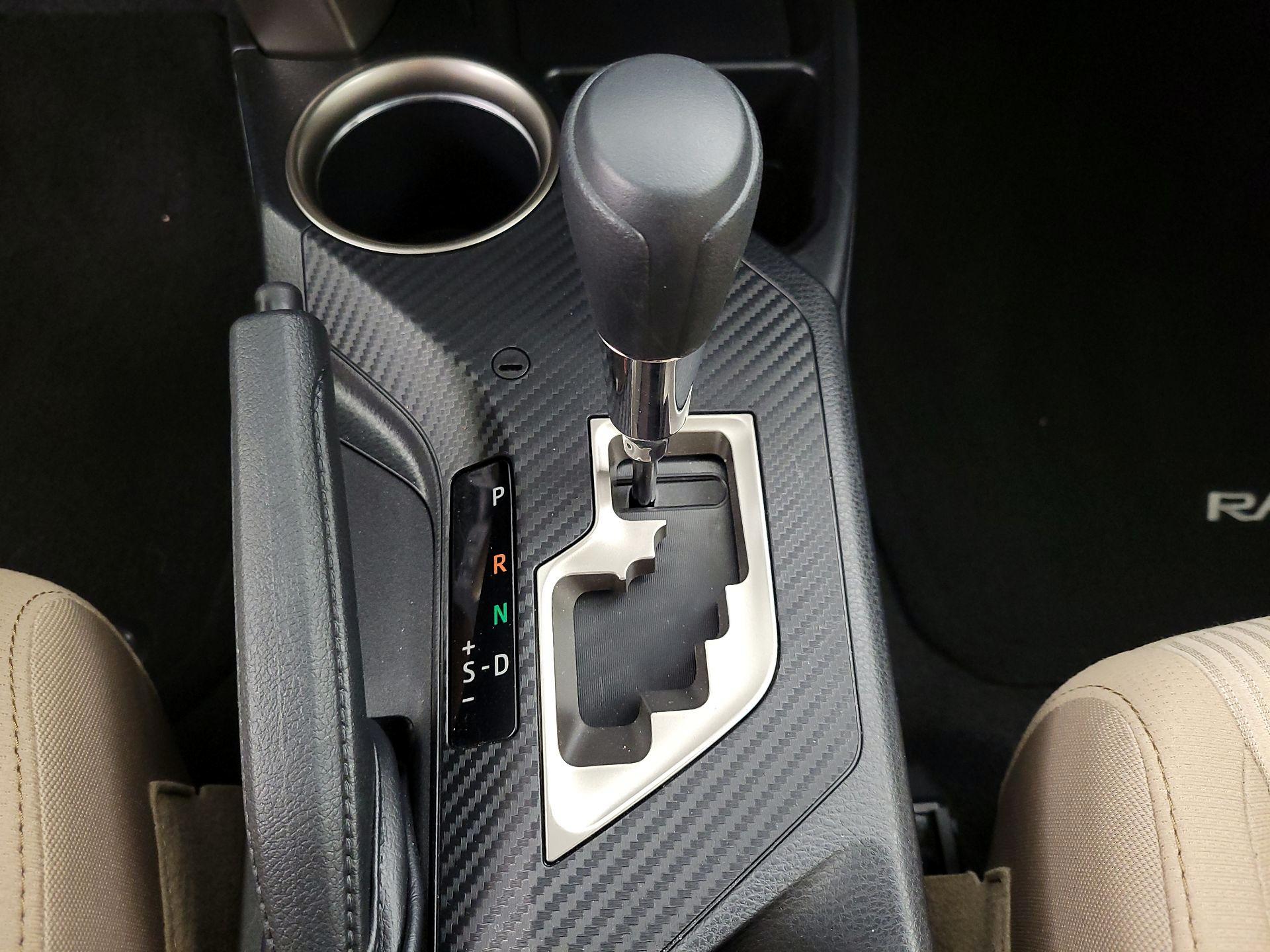 Thumbnail: 2015 Toyota RAV4 - 17