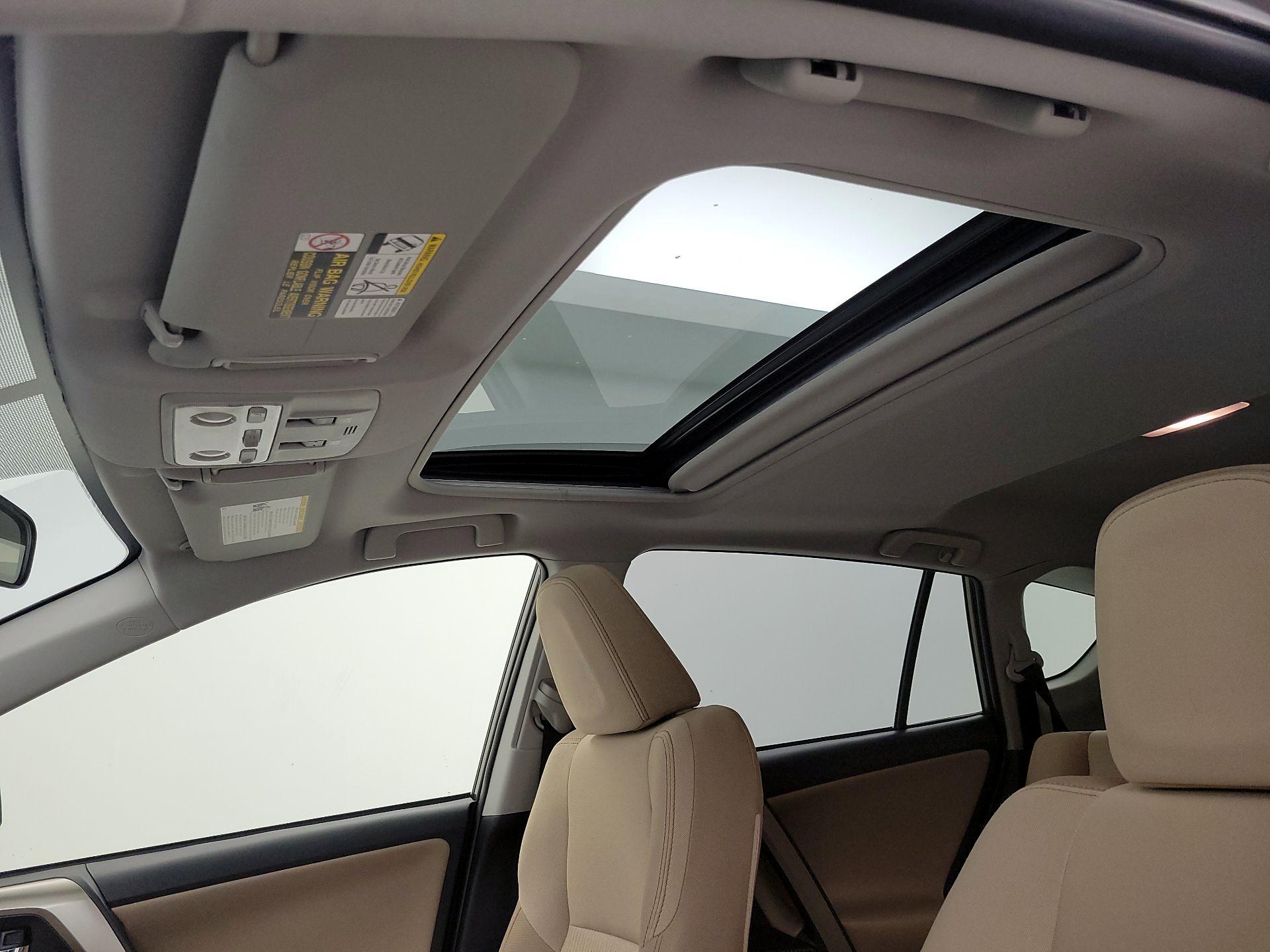 Thumbnail: 2015 Toyota RAV4 - 19