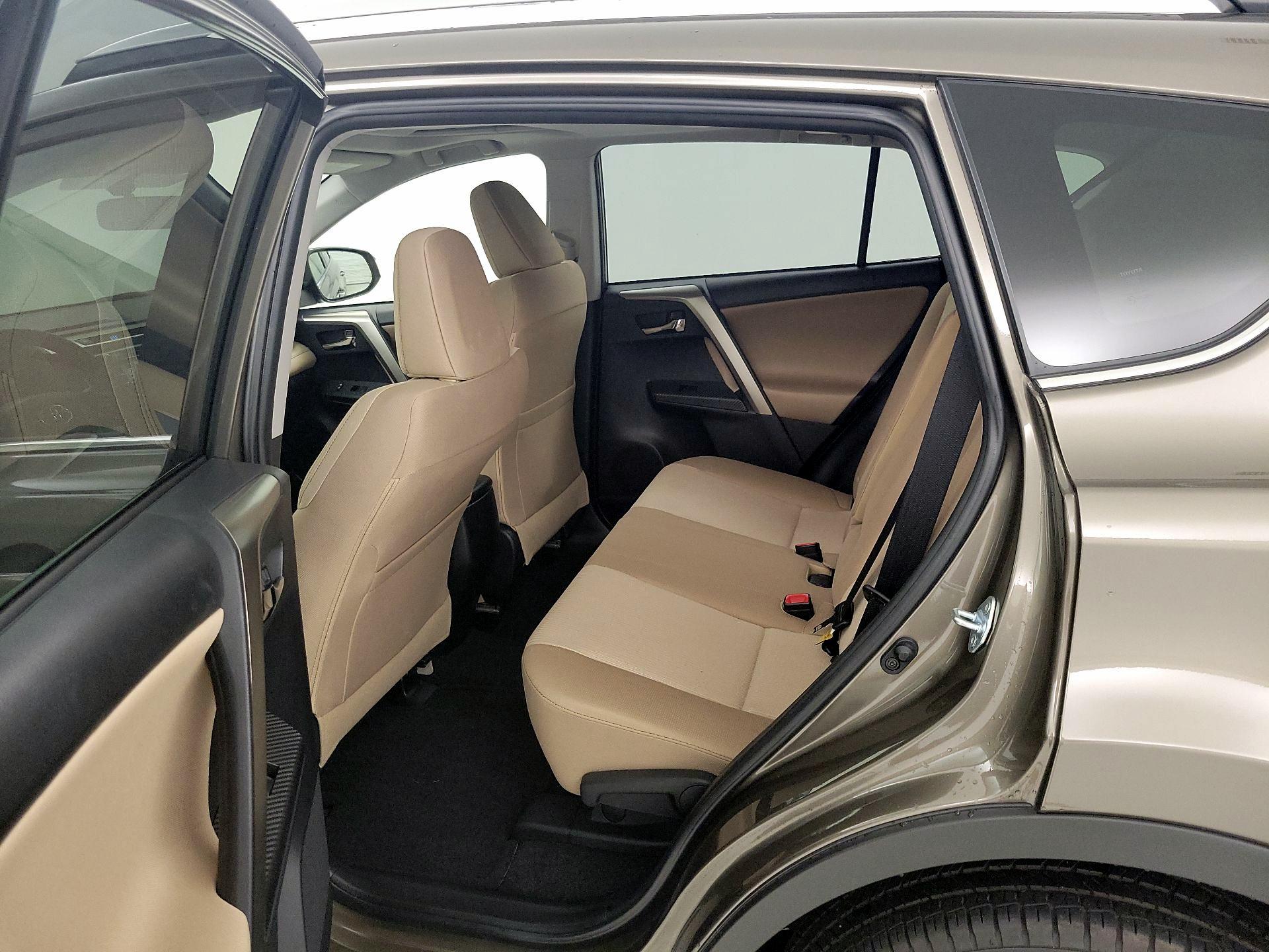 Thumbnail: 2015 Toyota RAV4 - 20