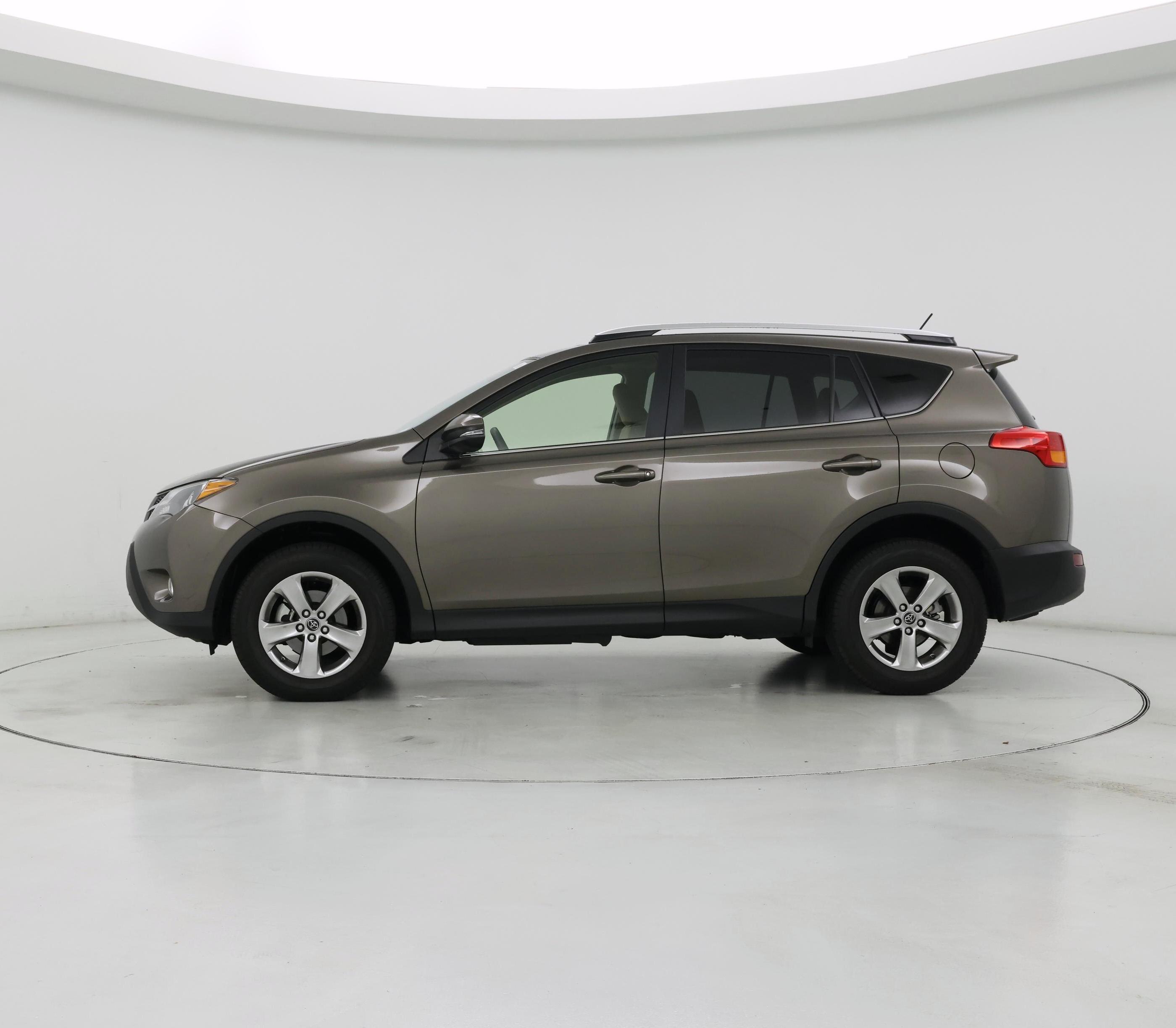 Thumbnail: 2015 Toyota RAV4 - 3