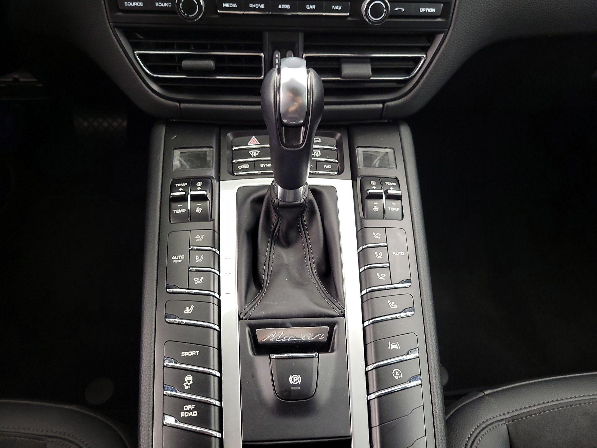 Thumbnail: 2019 Porsche Macan - 18