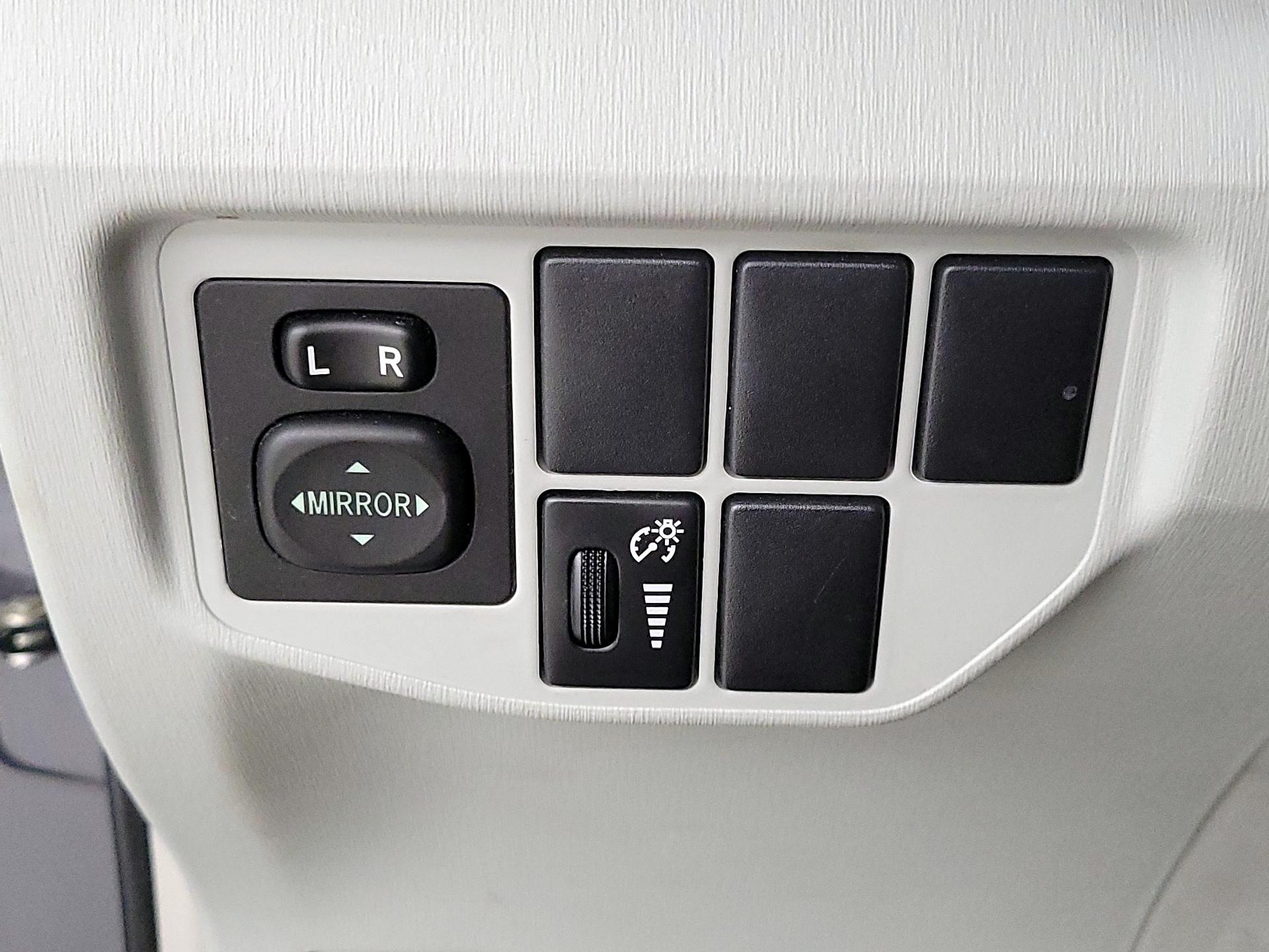 Thumbnail: 2014 Toyota Prius - 13