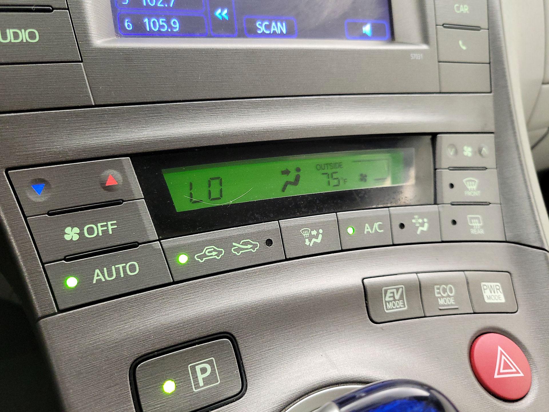 Thumbnail: 2014 Toyota Prius - 15