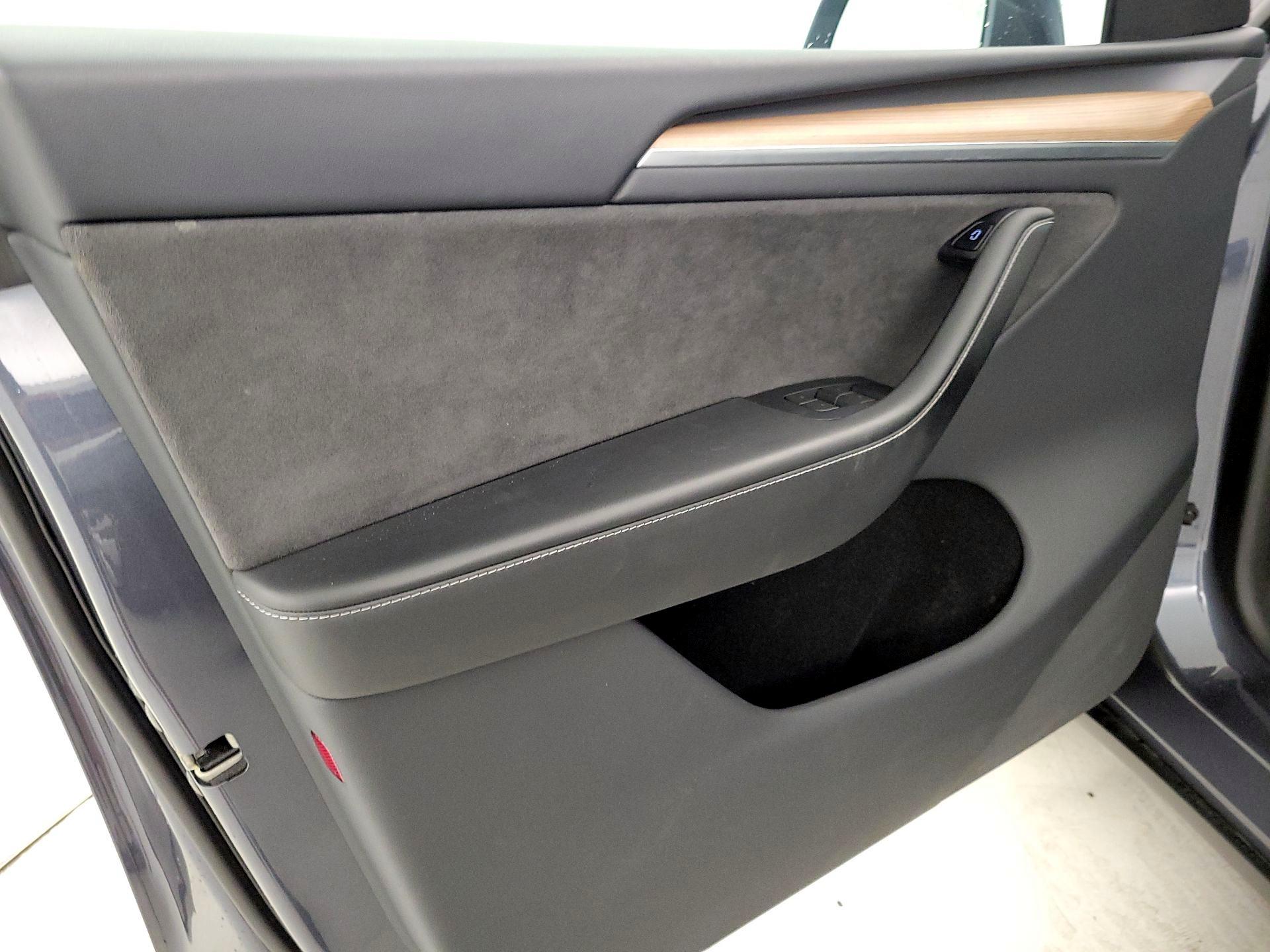 Thumbnail: 2023 Tesla Model Y - 12