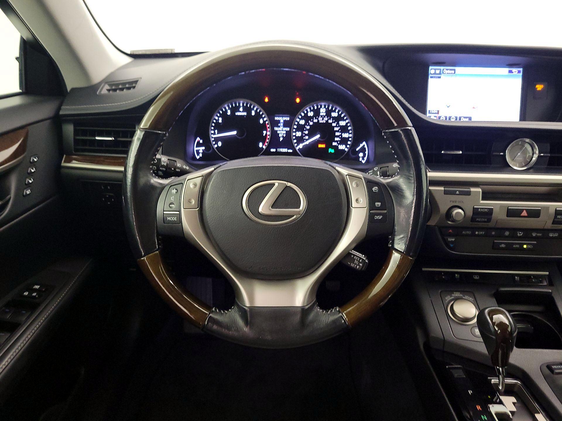 Thumbnail: 2015 Lexus ES - 10