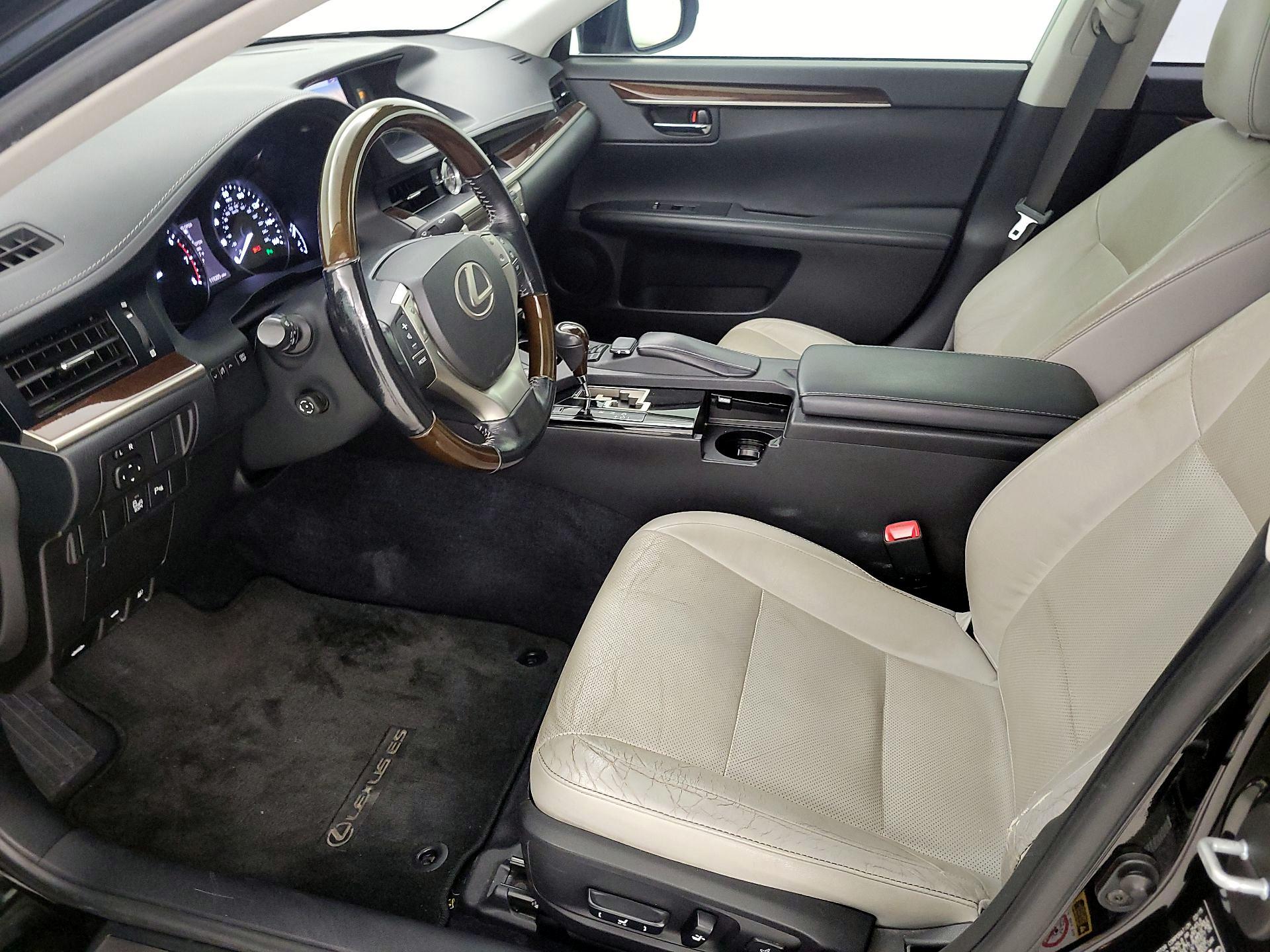Thumbnail: 2015 Lexus ES - 11