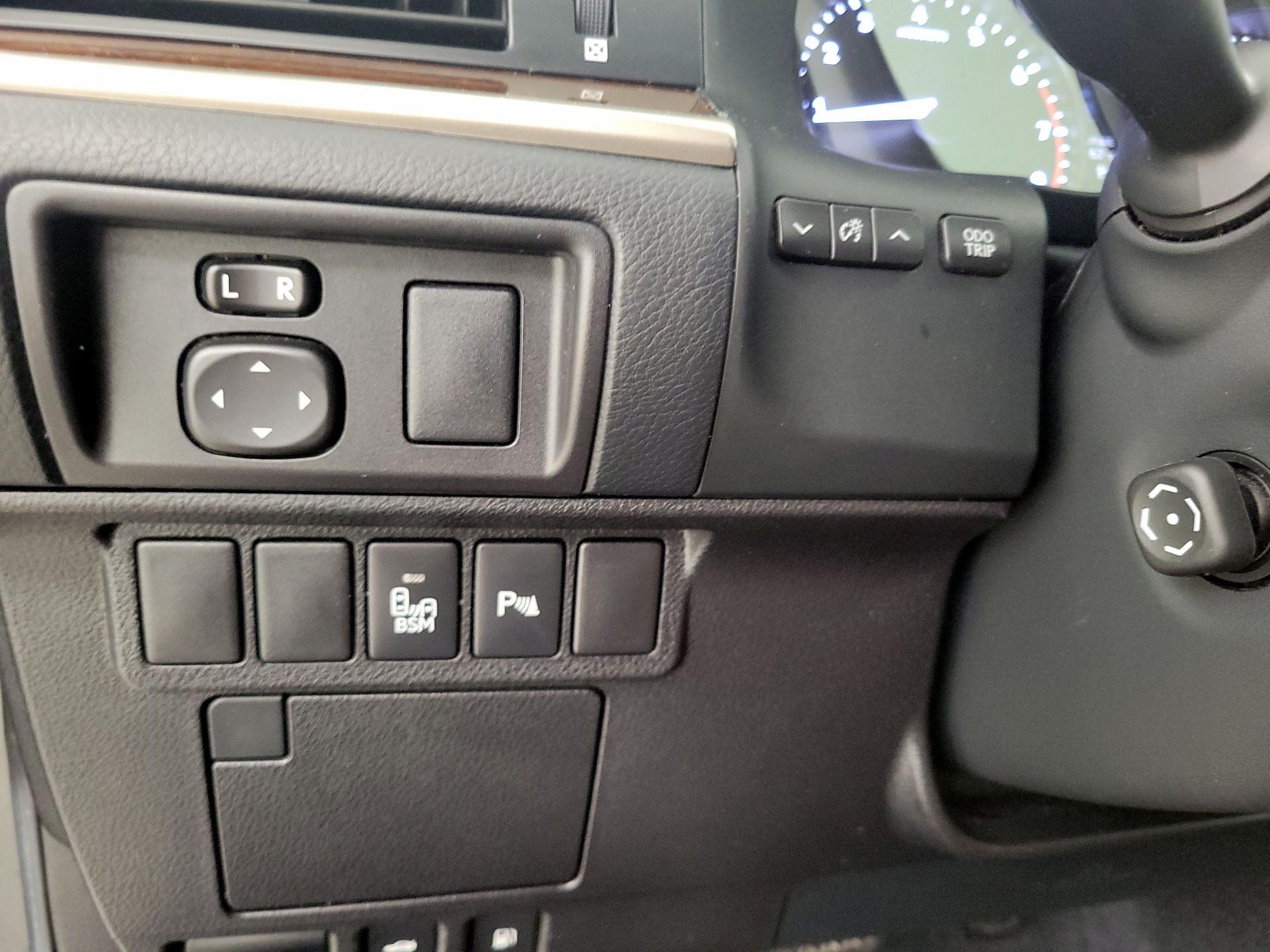 Thumbnail: 2015 Lexus ES - 13