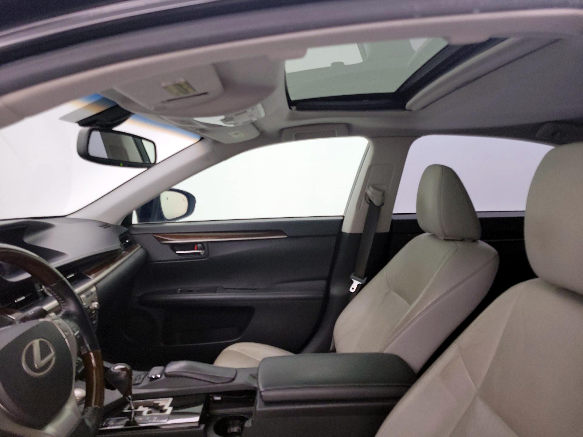 Thumbnail: 2015 Lexus ES - 20