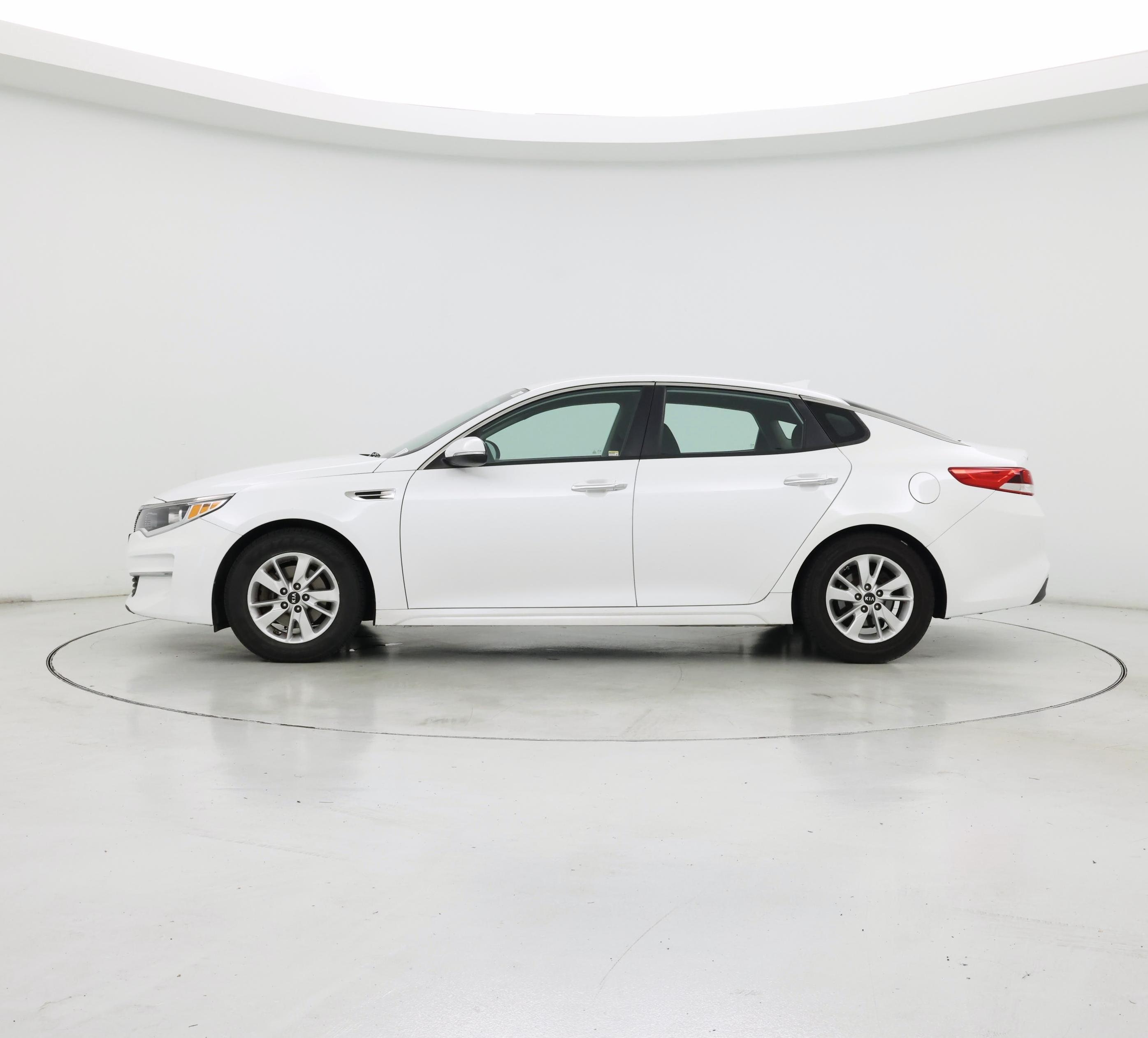 Thumbnail: 2016 Kia Optima - 3