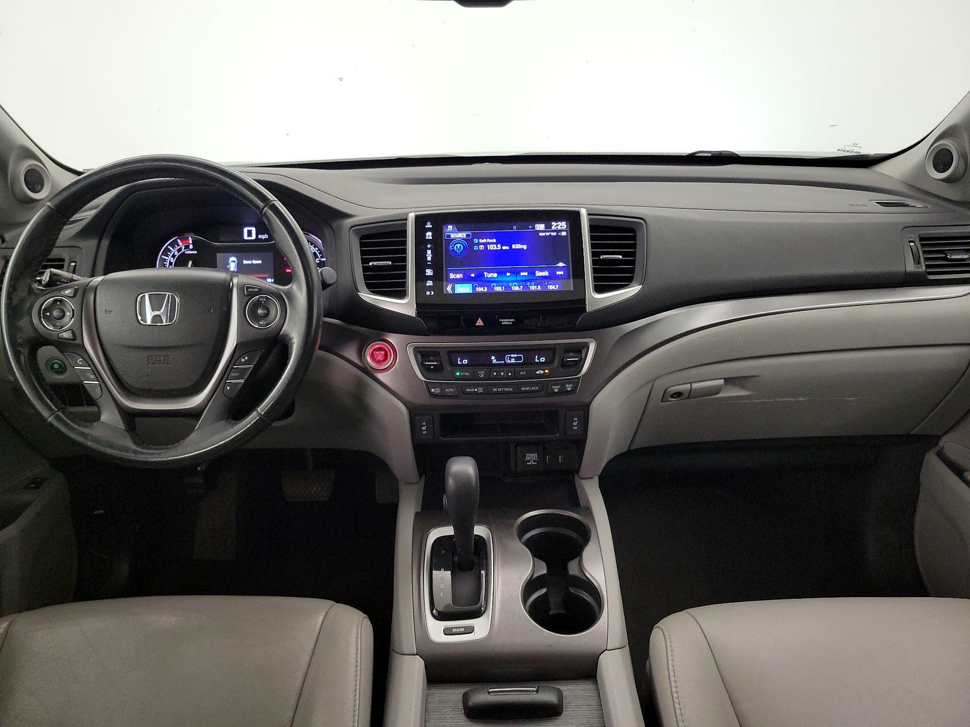 Thumbnail: 2017 Honda Pilot - 9