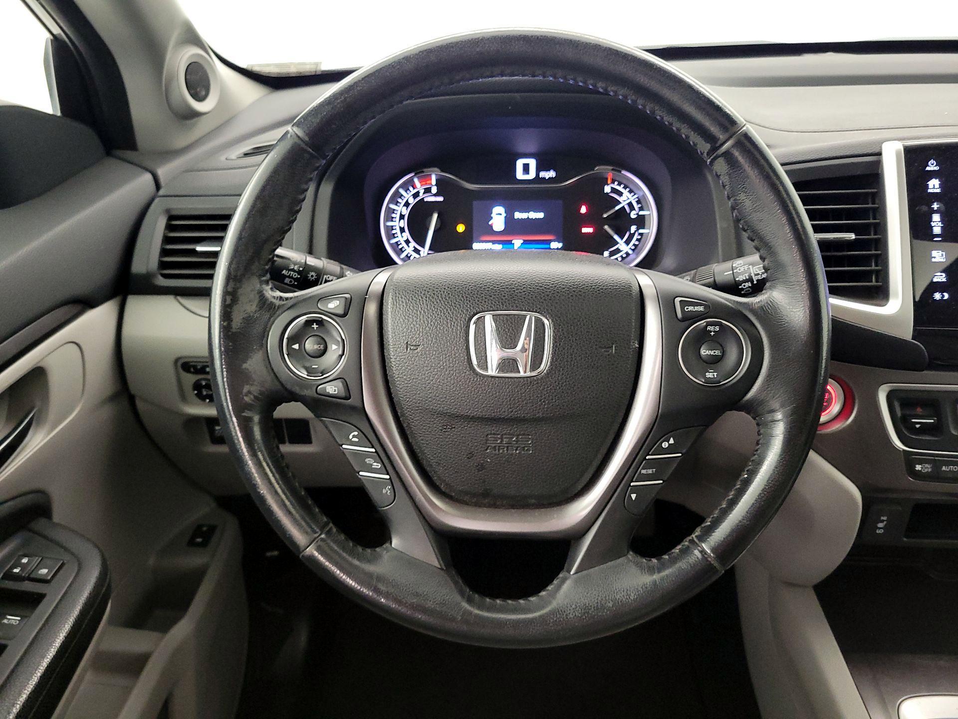 Thumbnail: 2017 Honda Pilot - 10