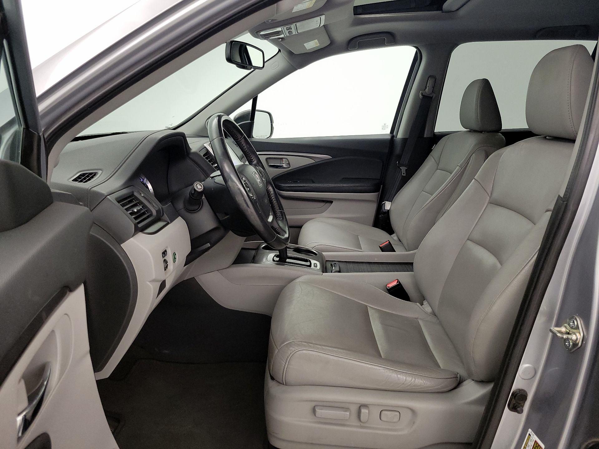 Thumbnail: 2017 Honda Pilot - 11