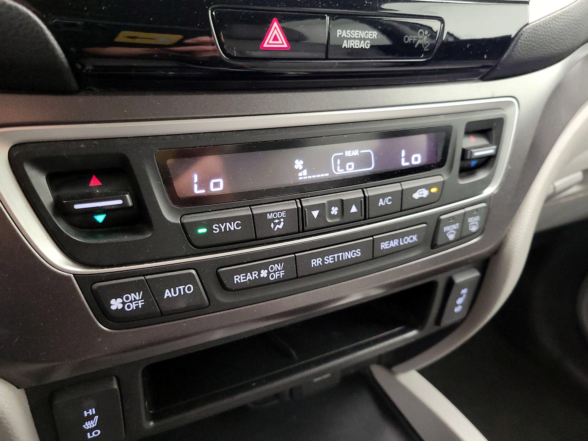 Thumbnail: 2017 Honda Pilot - 16