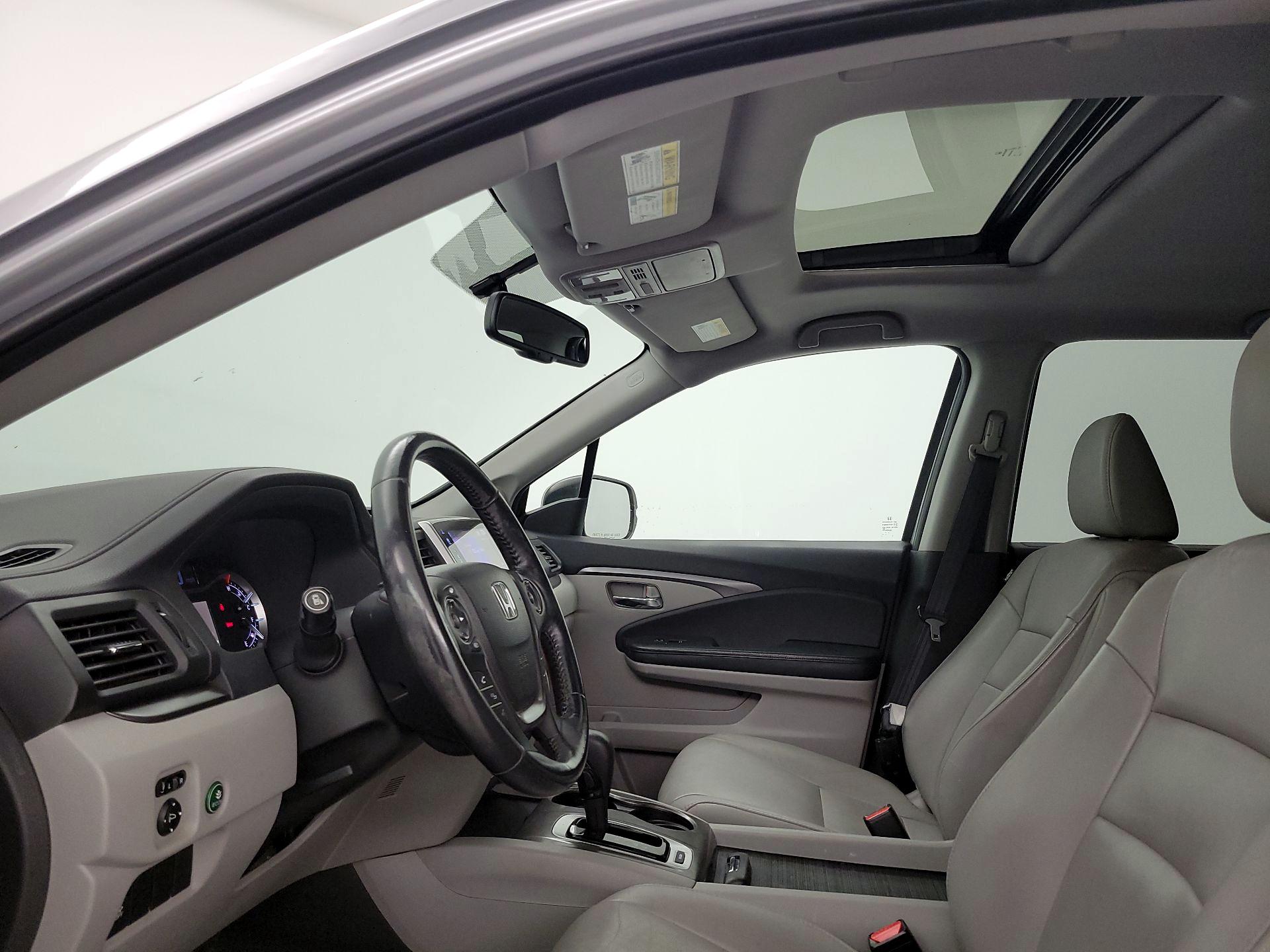 Thumbnail: 2017 Honda Pilot - 19