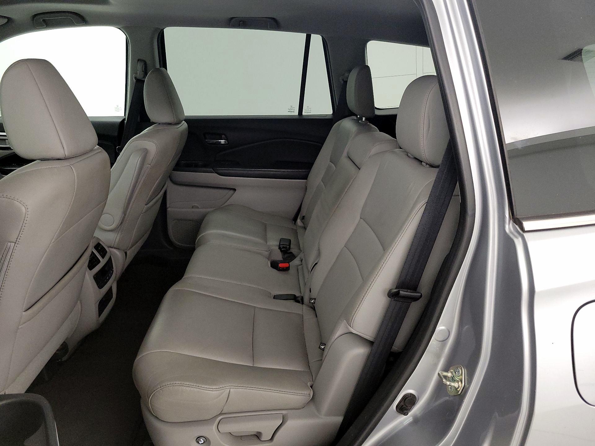 Thumbnail: 2017 Honda Pilot - 20